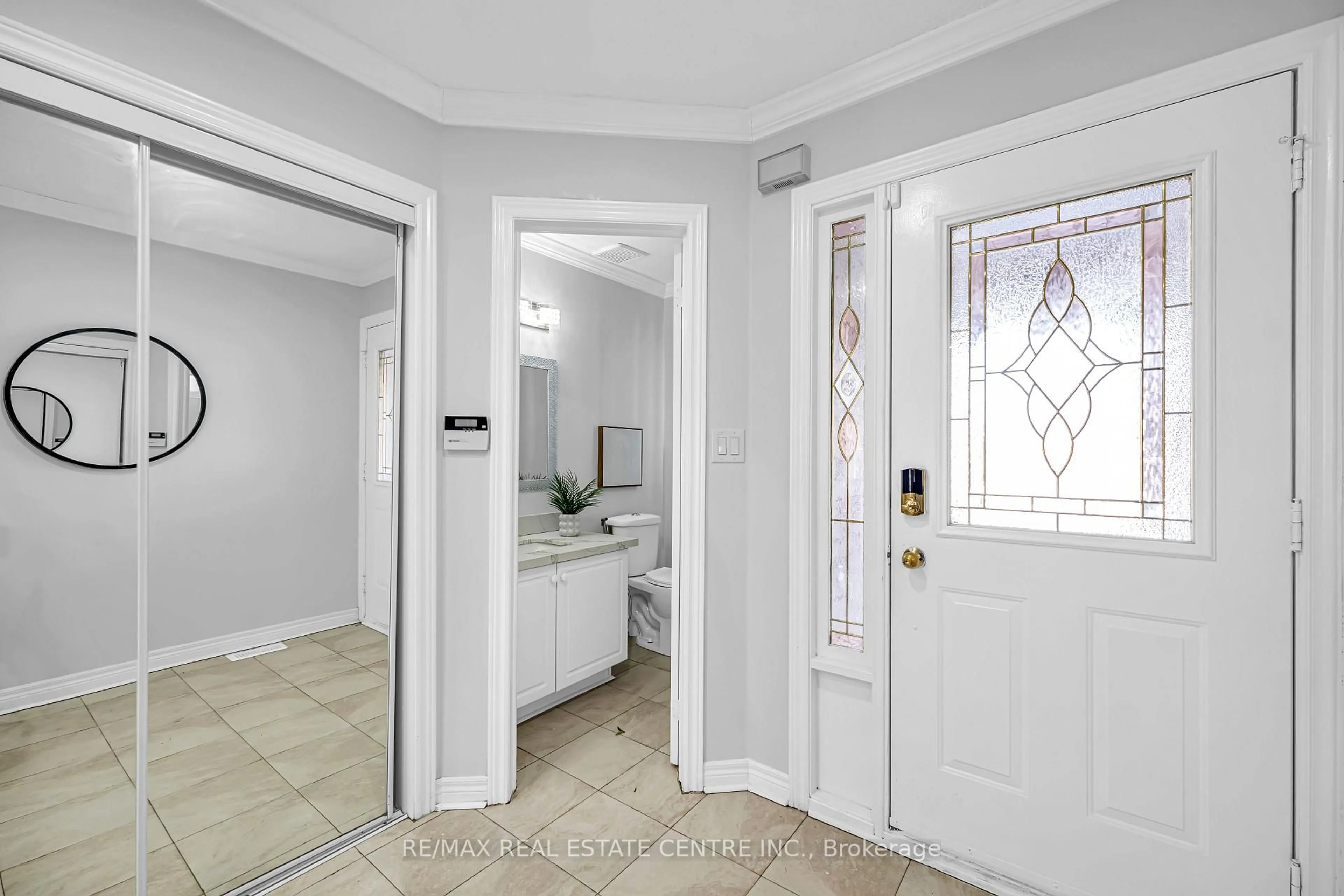 Indoor entryway for 47 Brickyard Way, Brampton Ontario L6V 4L6