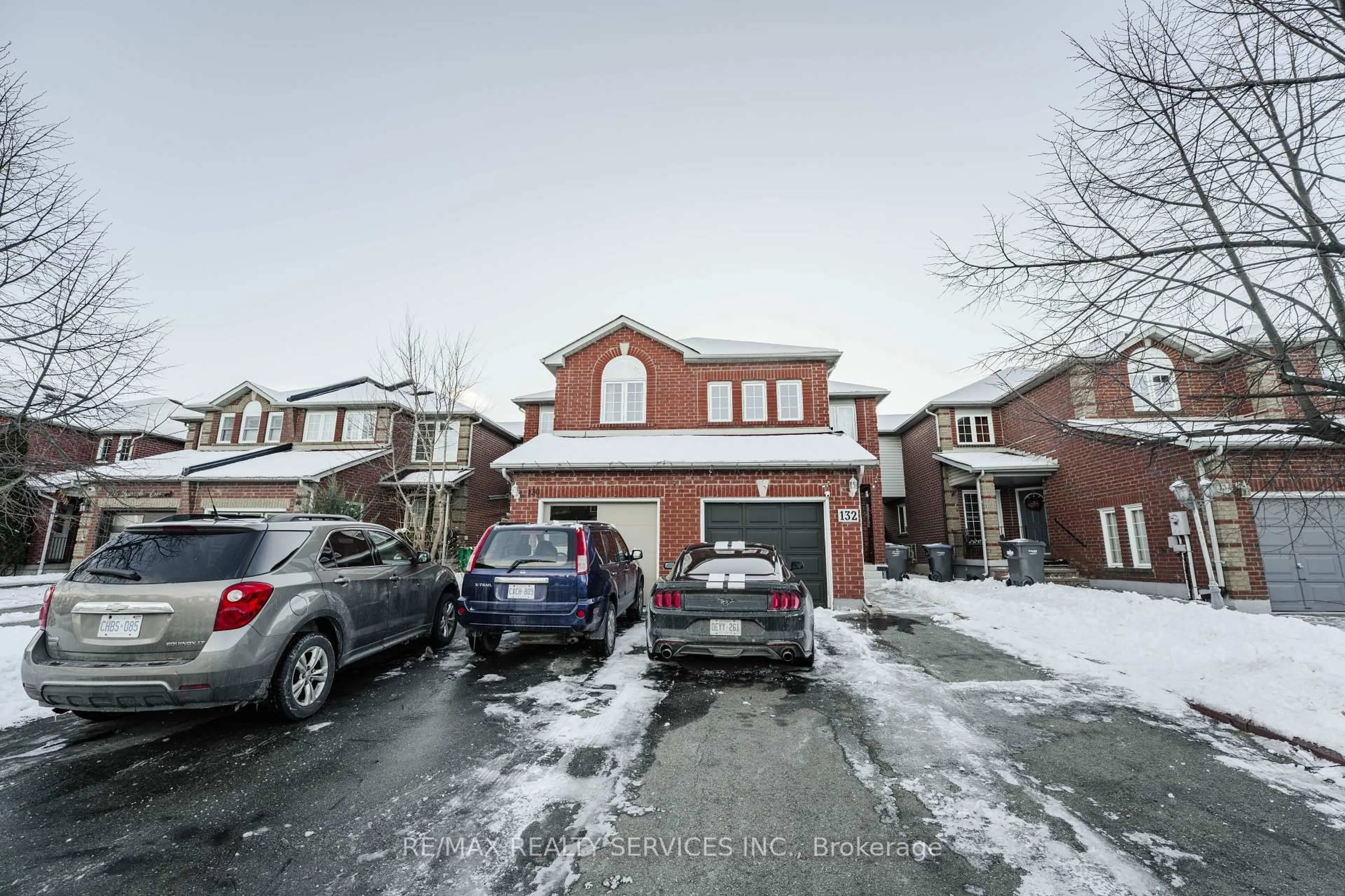 A pic from outside/outdoor area/front of a property/back of a property/a pic from drone, street for 132 Lauraglen Cres, Brampton Ontario L6Y 5A3