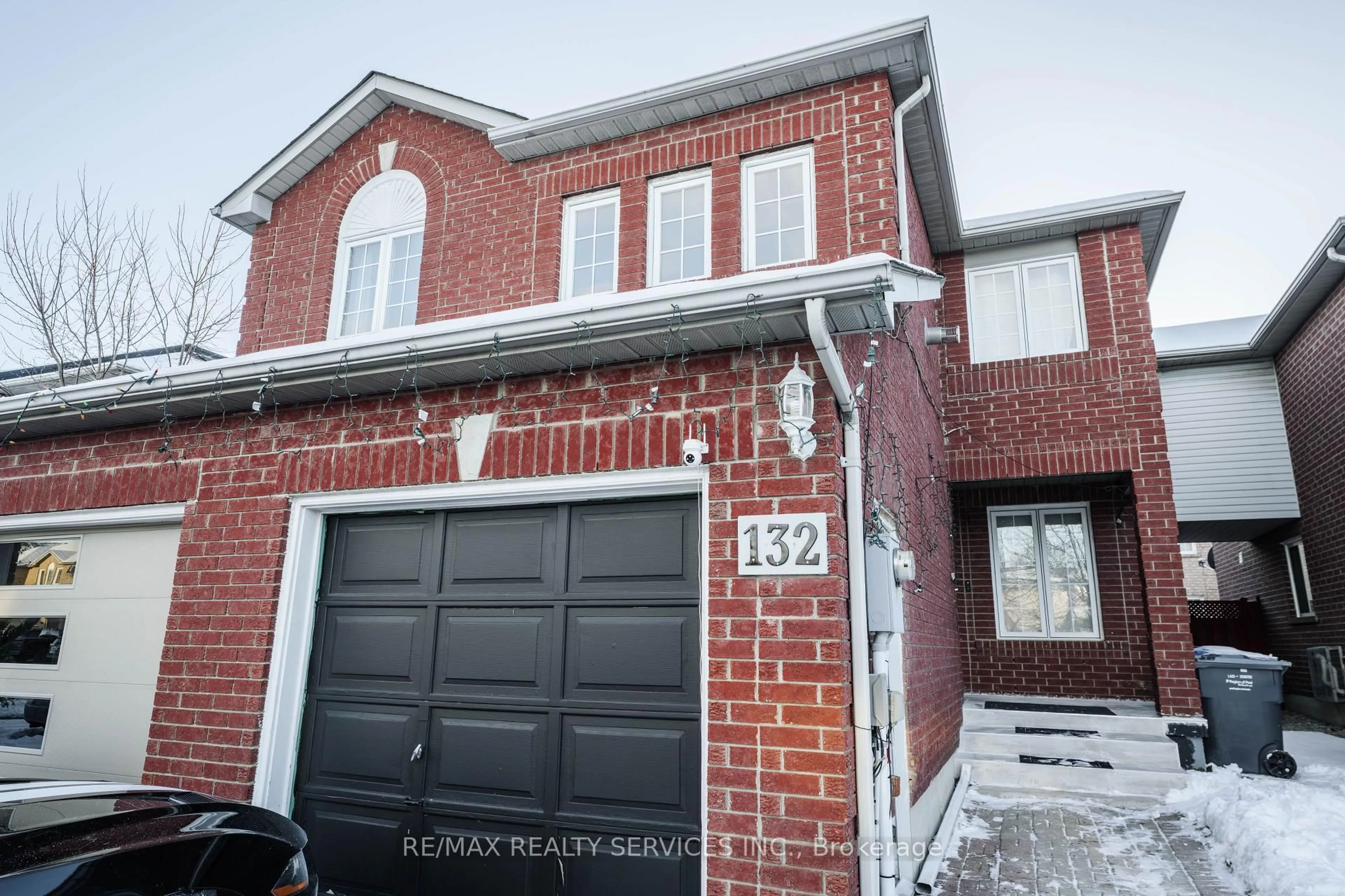 Home with brick exterior material, street for 132 Lauraglen Cres, Brampton Ontario L6Y 5A3