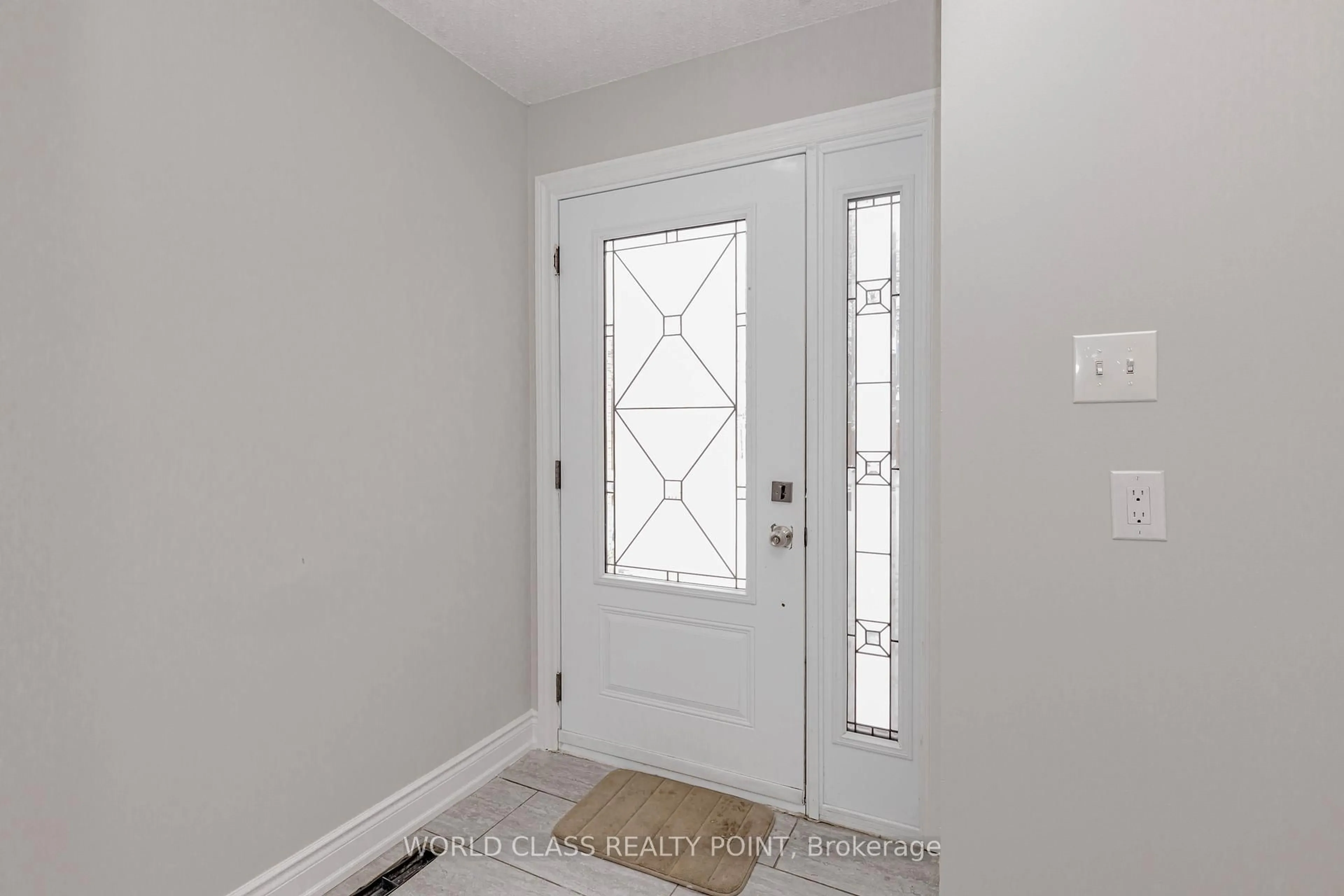 Indoor entryway for 4 Dafoe Cres, Brampton Ontario L6Y 2L2