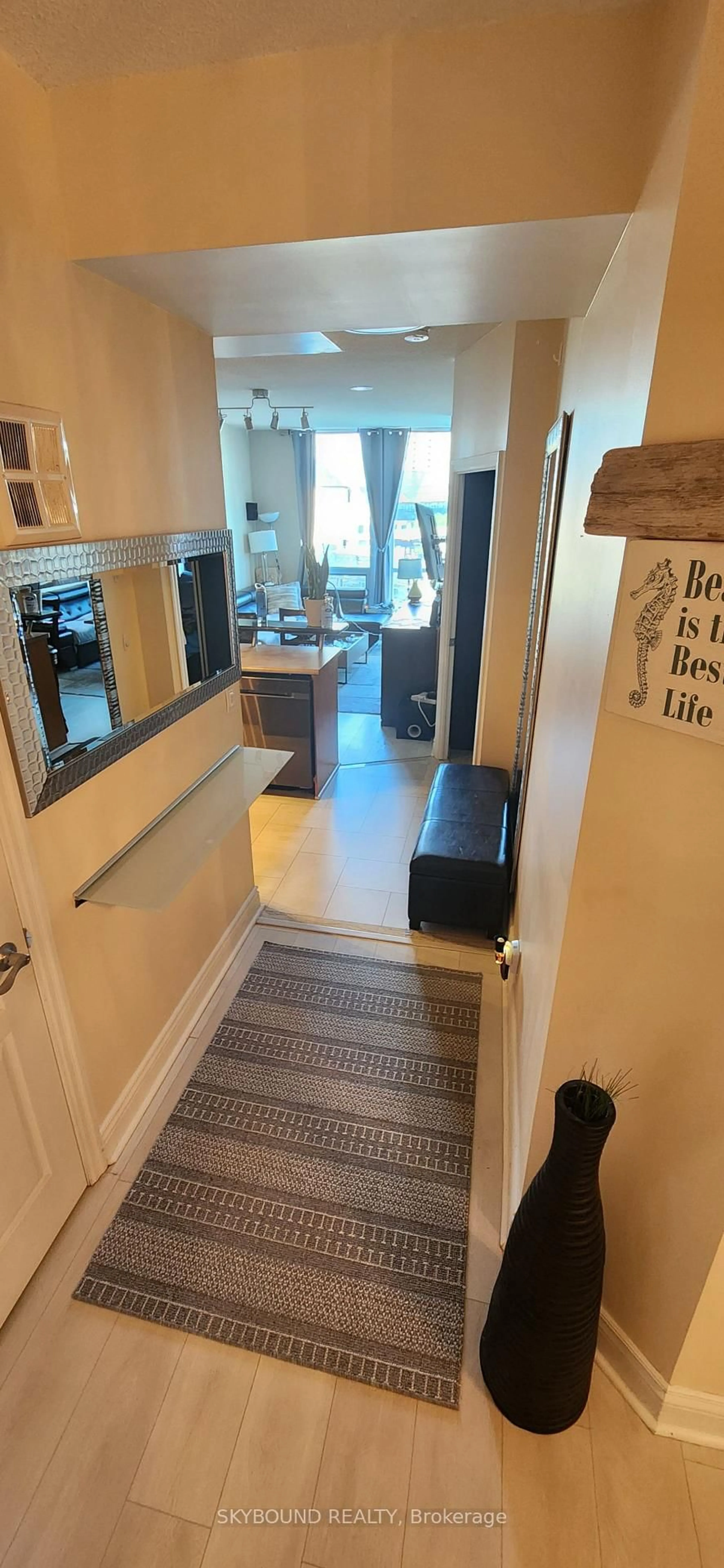 Indoor entryway for 3939 Duke of York Blvd #701, Mississauga Ontario L5B 4N2