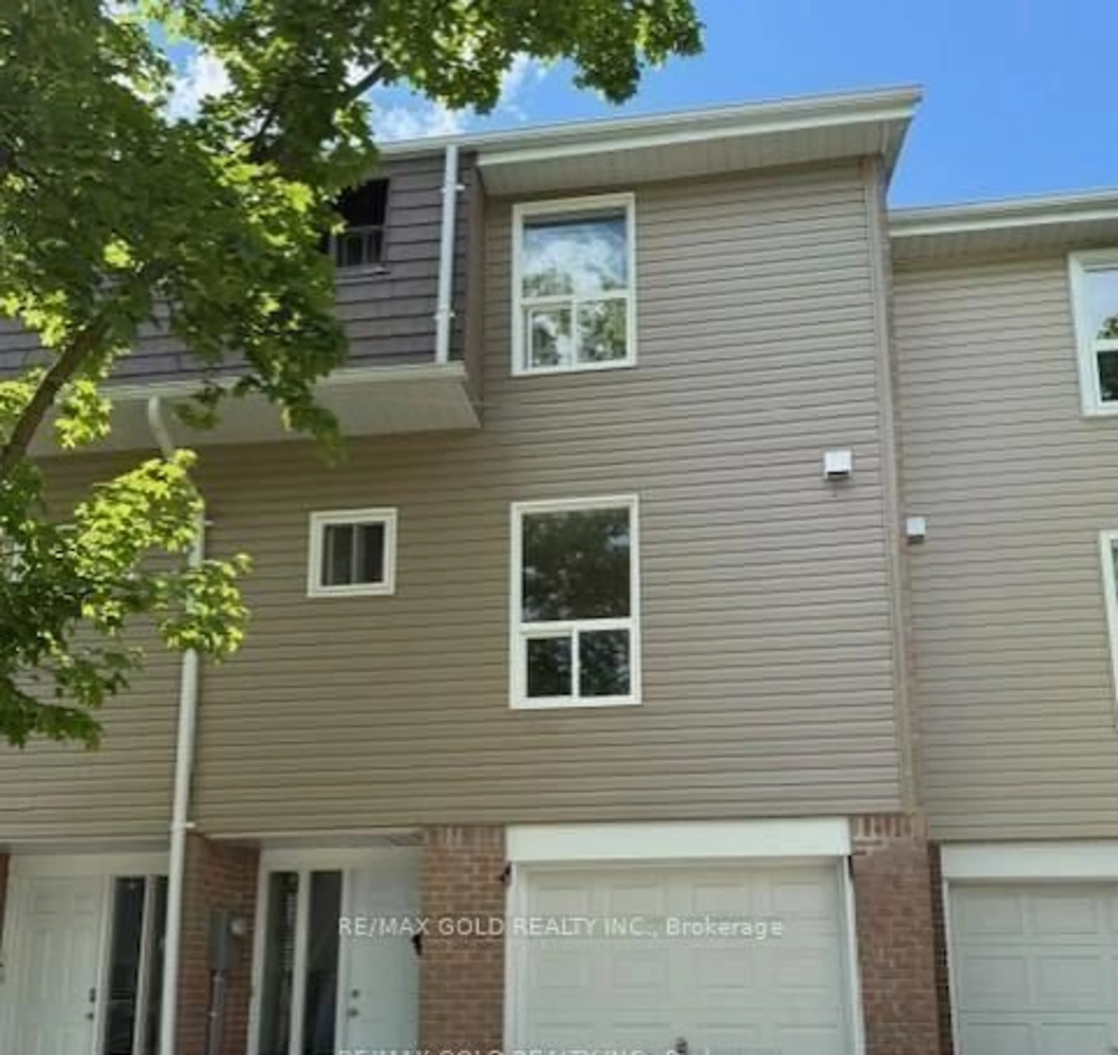 Home with vinyl exterior material, street for 40 Ellis Dr, Brampton Ontario L6T 4C4