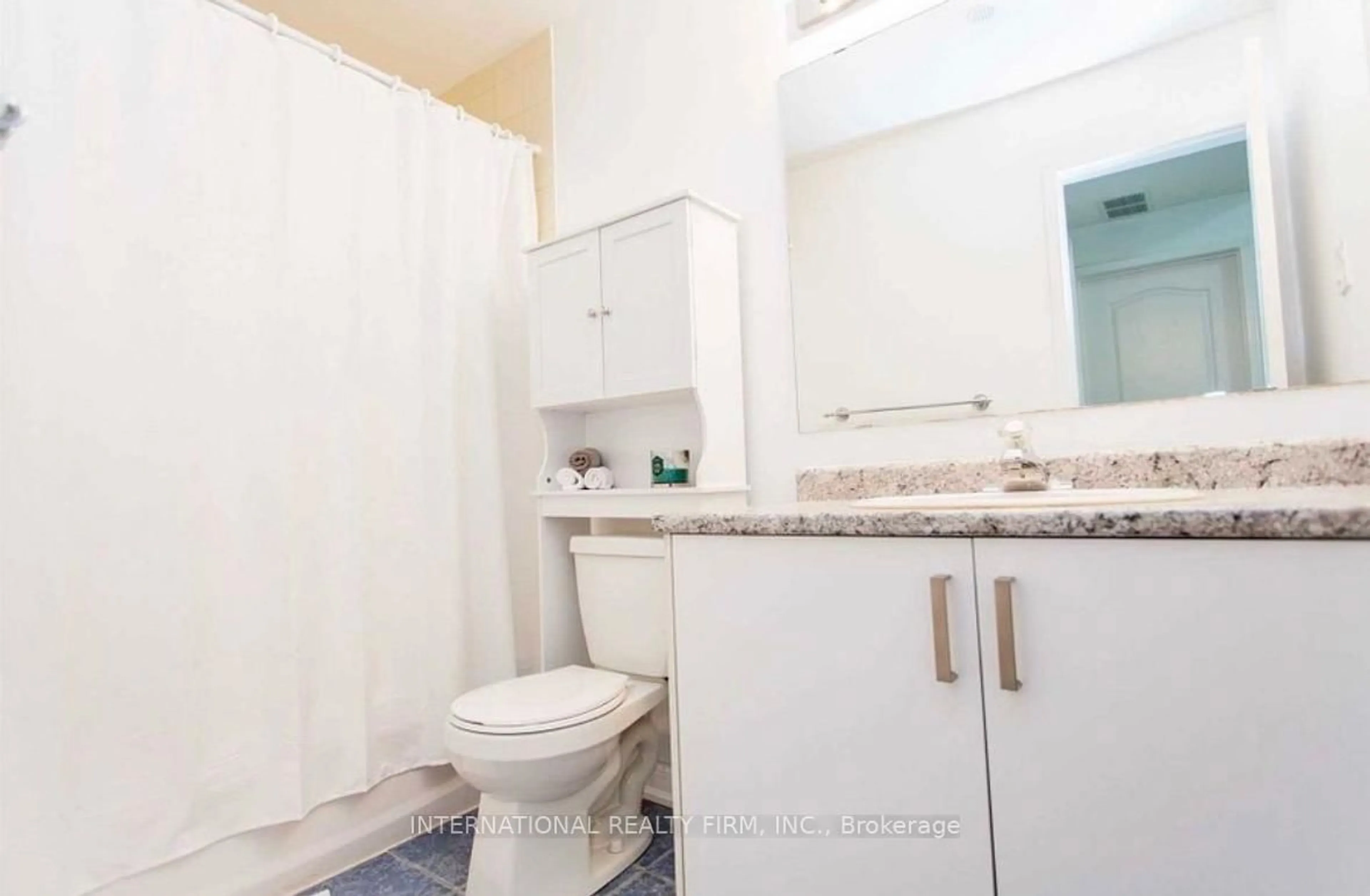 Standard bathroom, unknown for 601 Shoreline Dr #141, Mississauga Ontario L5B 4K7