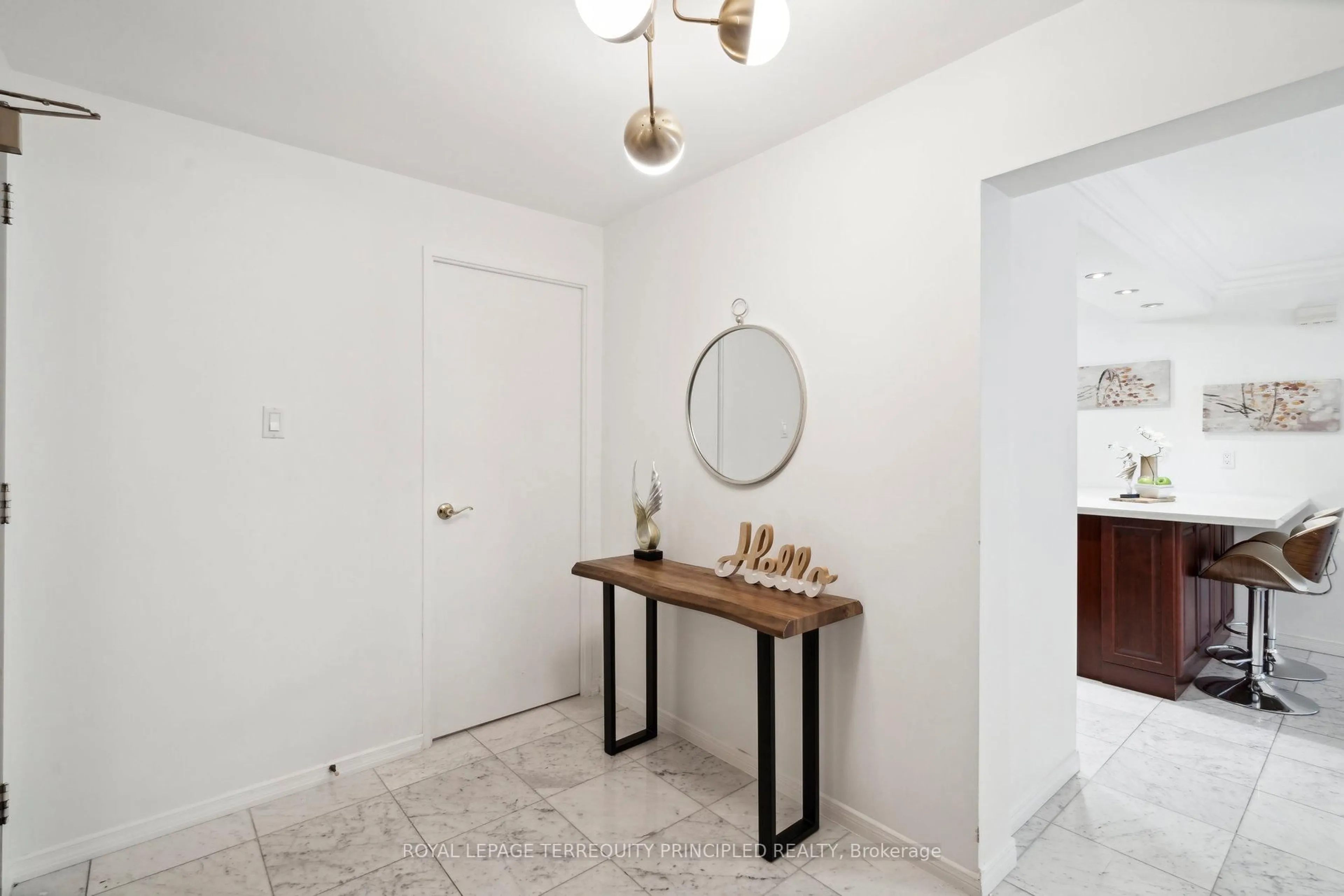 Indoor entryway for 1400 Dixie Rd #315, Mississauga Ontario L5E 3E1