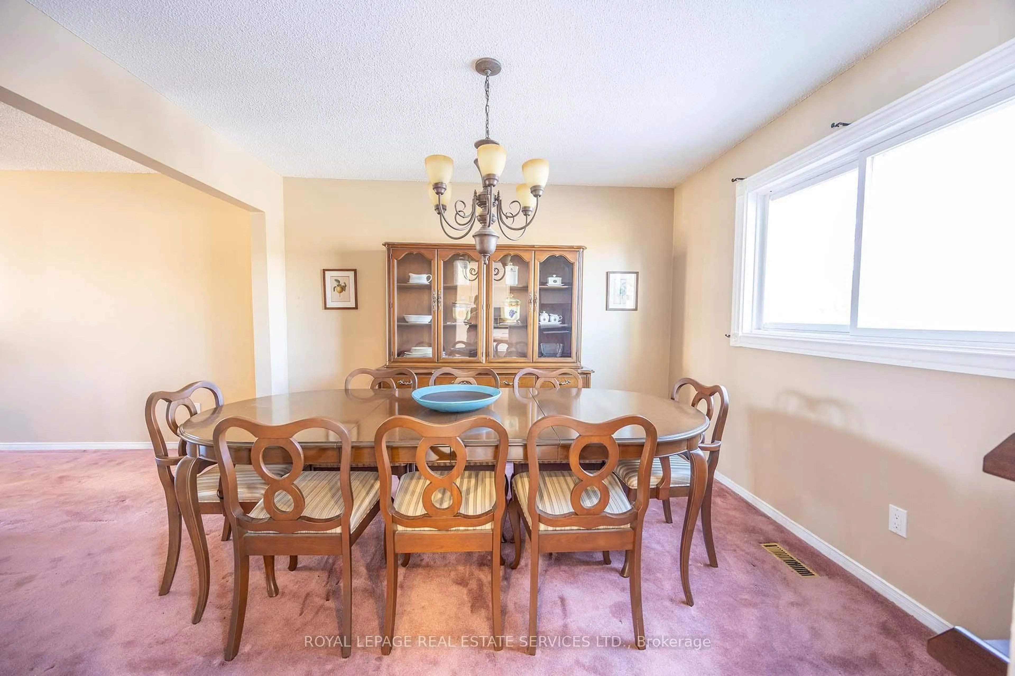 Dining room, wood/laminate floor for 3419 Brett Rd, Mississauga Ontario L5L 4M6