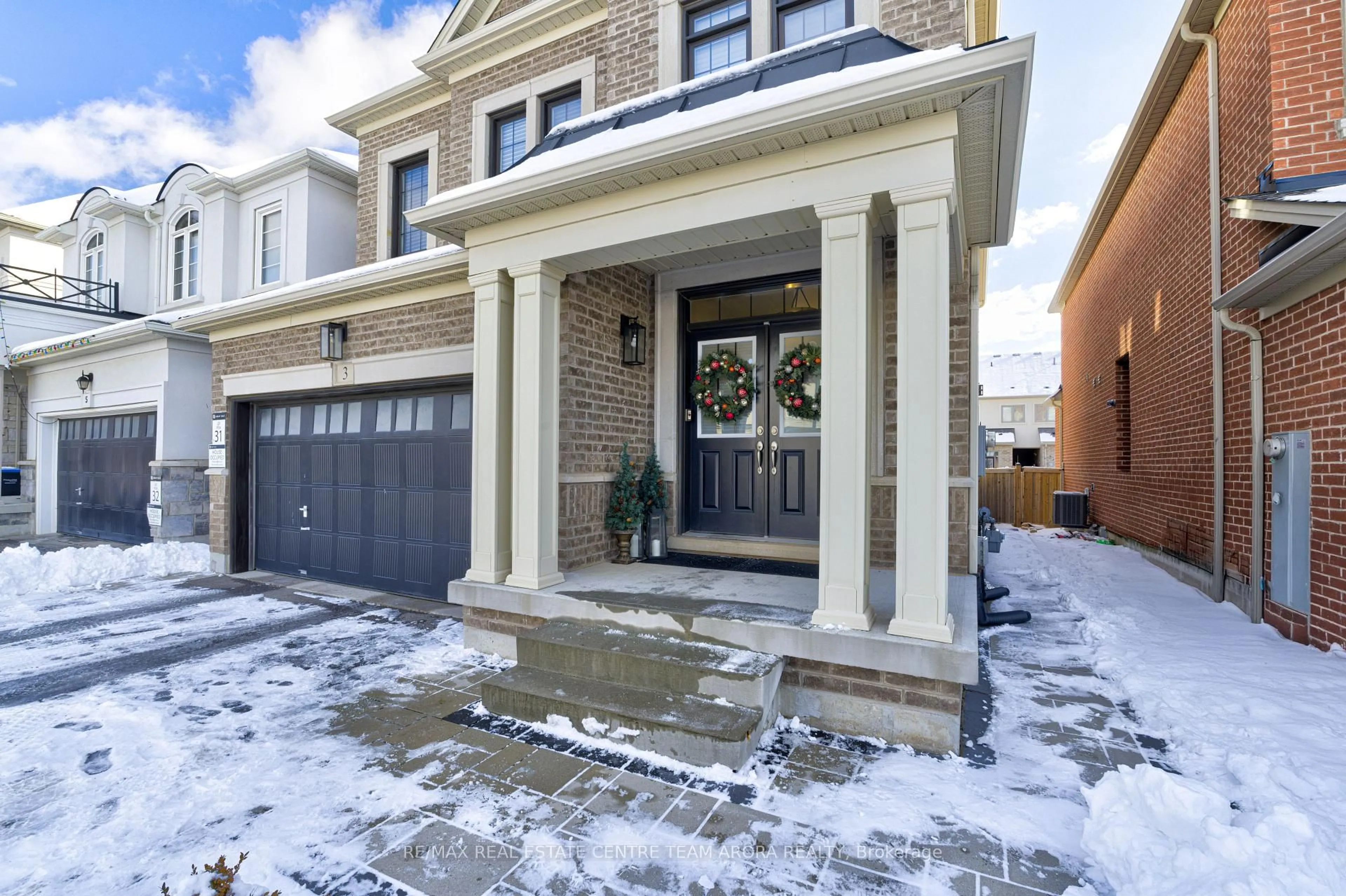 Home with brick exterior material, street for 3 Mussle White Rd, Brampton Ontario L6Y 0E3