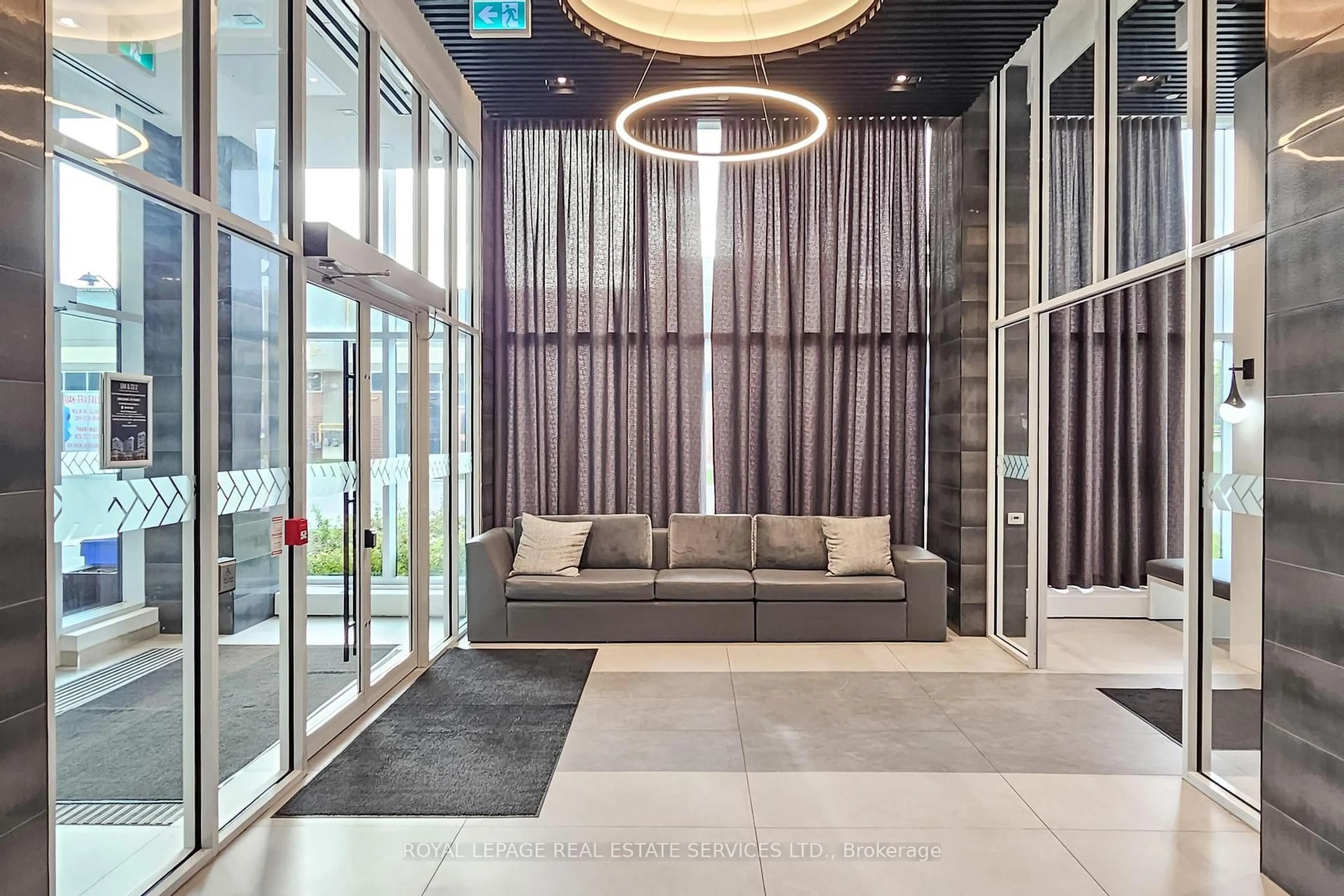 Indoor foyer for 2489 Taunton Rd #414, Oakville Ontario L6H 3R9