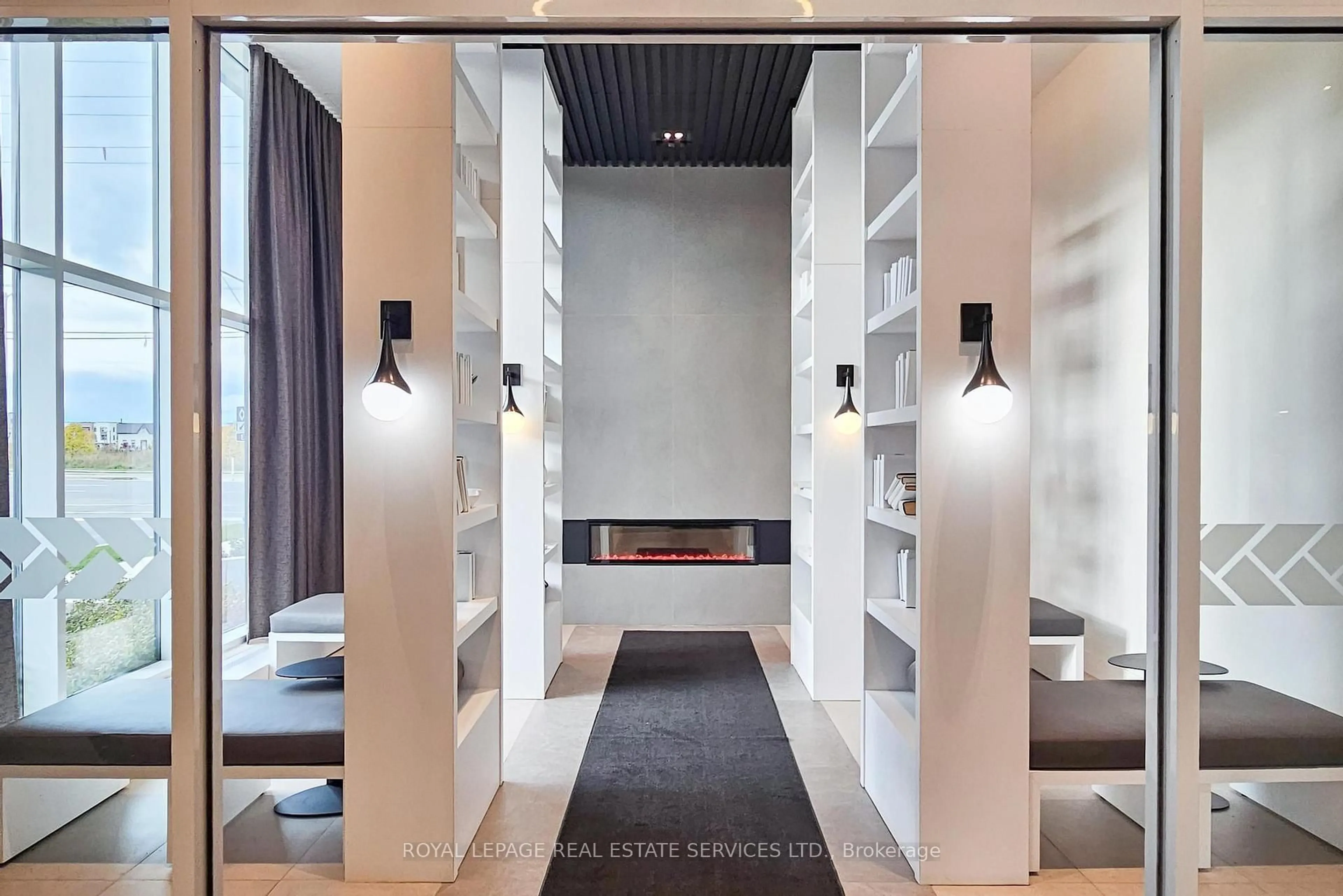 Indoor foyer for 2489 Taunton Rd #414, Oakville Ontario L6H 3R9