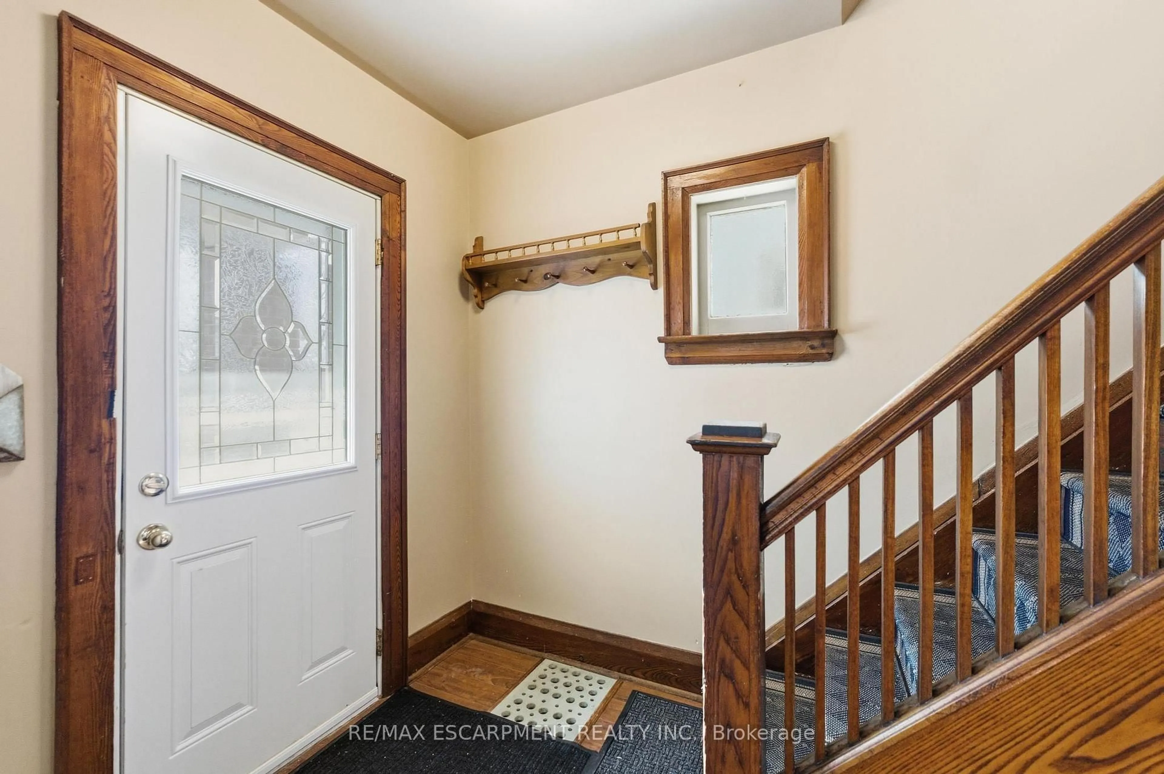 Indoor entryway for 24 Mahoney Ave, Toronto Ontario M6M 2H4