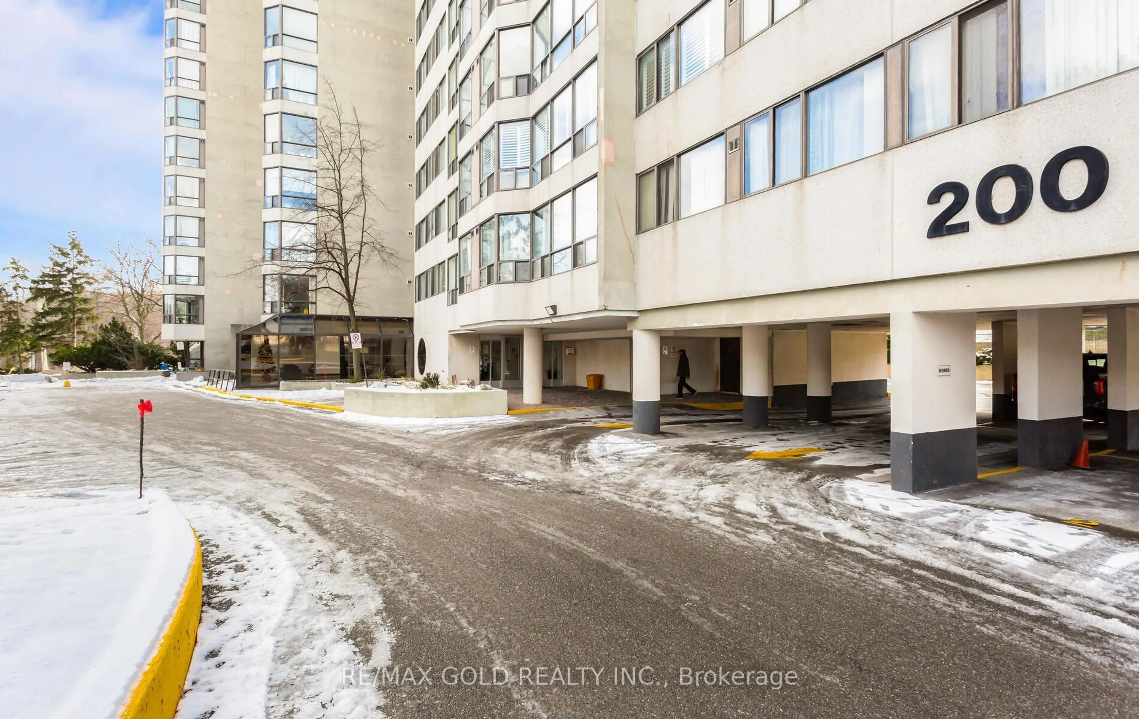 Indoor foyer for 200 Robert Speck Pkwy #204, Mississauga Ontario L4Z 1S3