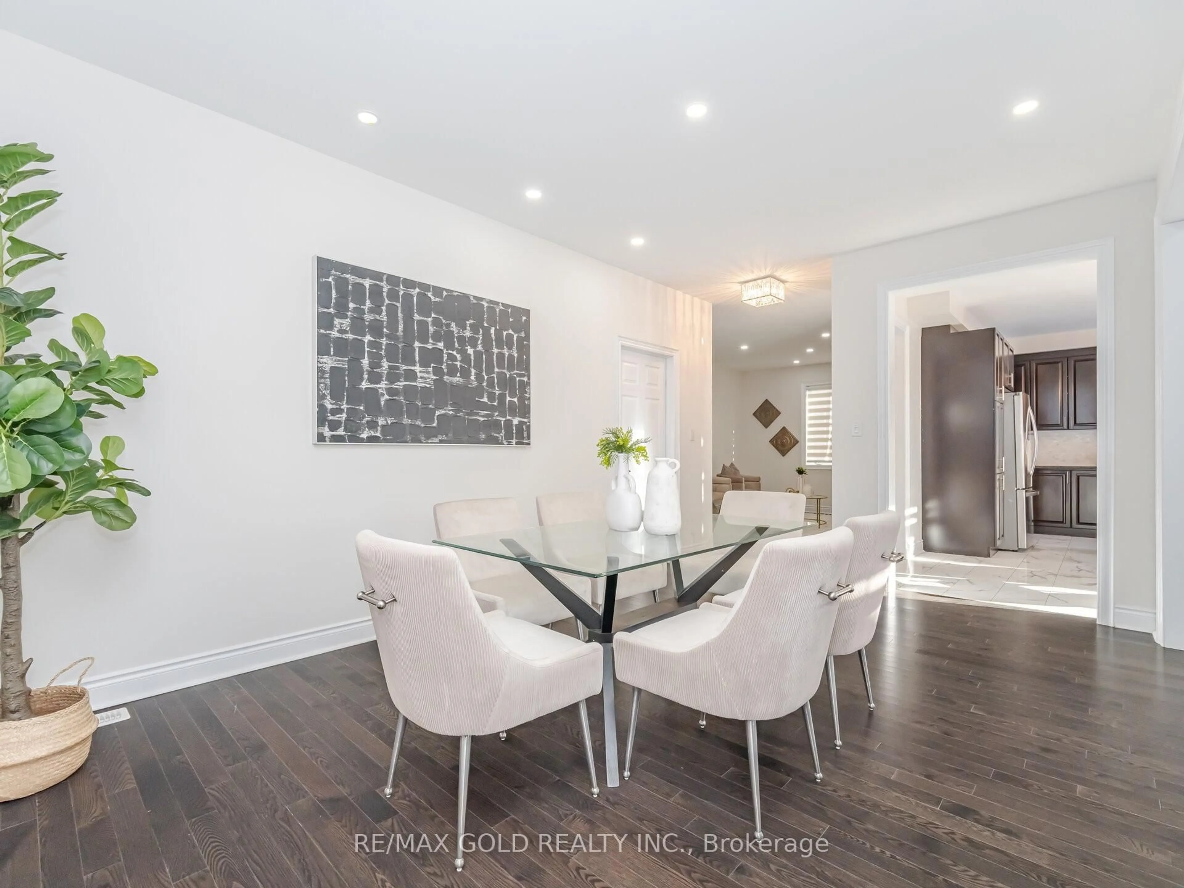 Dining room, wood/laminate floor for 4 Buttonwood Rd, Brampton Ontario L6P 4J9