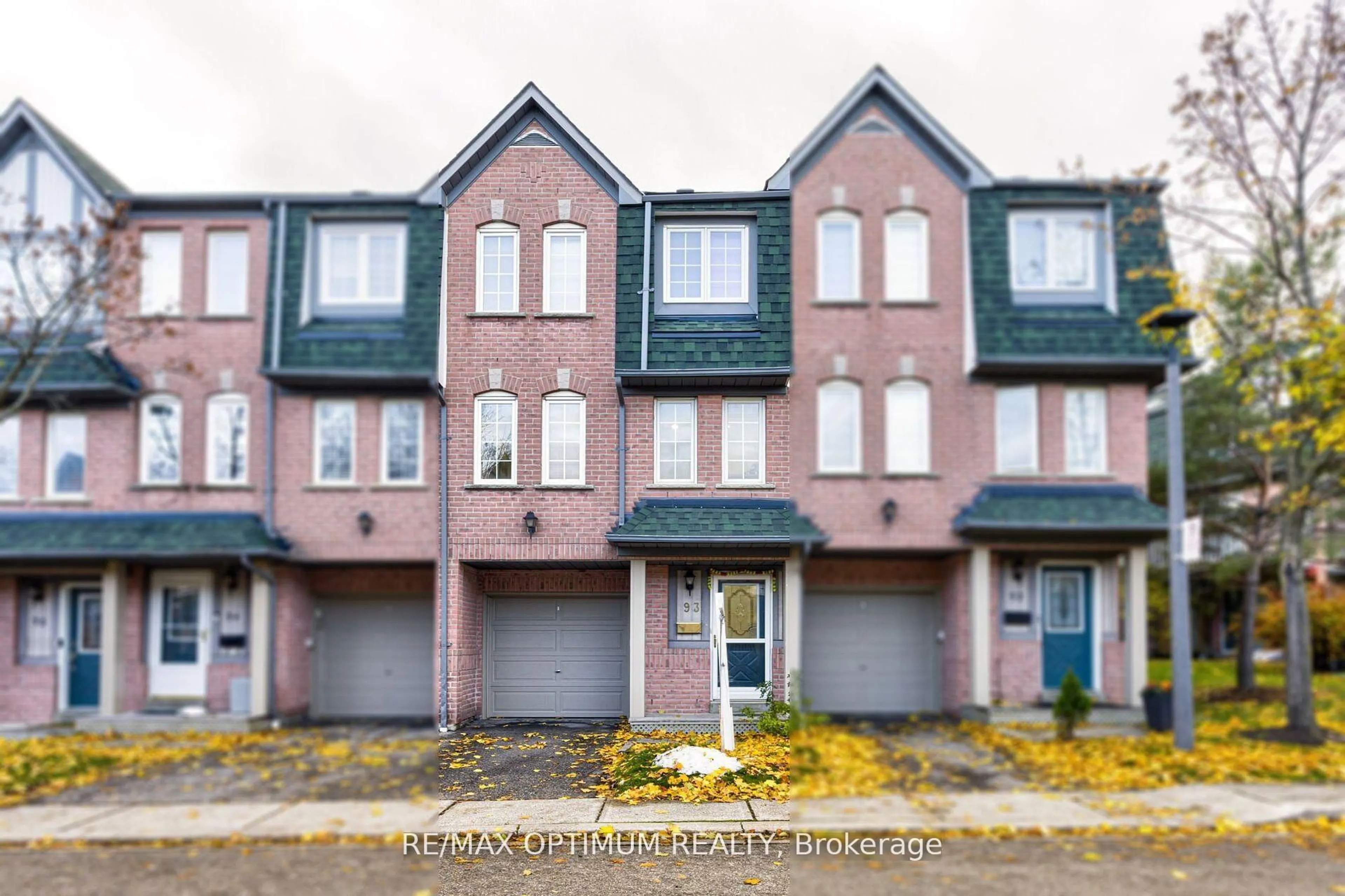 Home with brick exterior material, street for 2945 Thomas St #93, Mississauga Ontario L5M 6C1