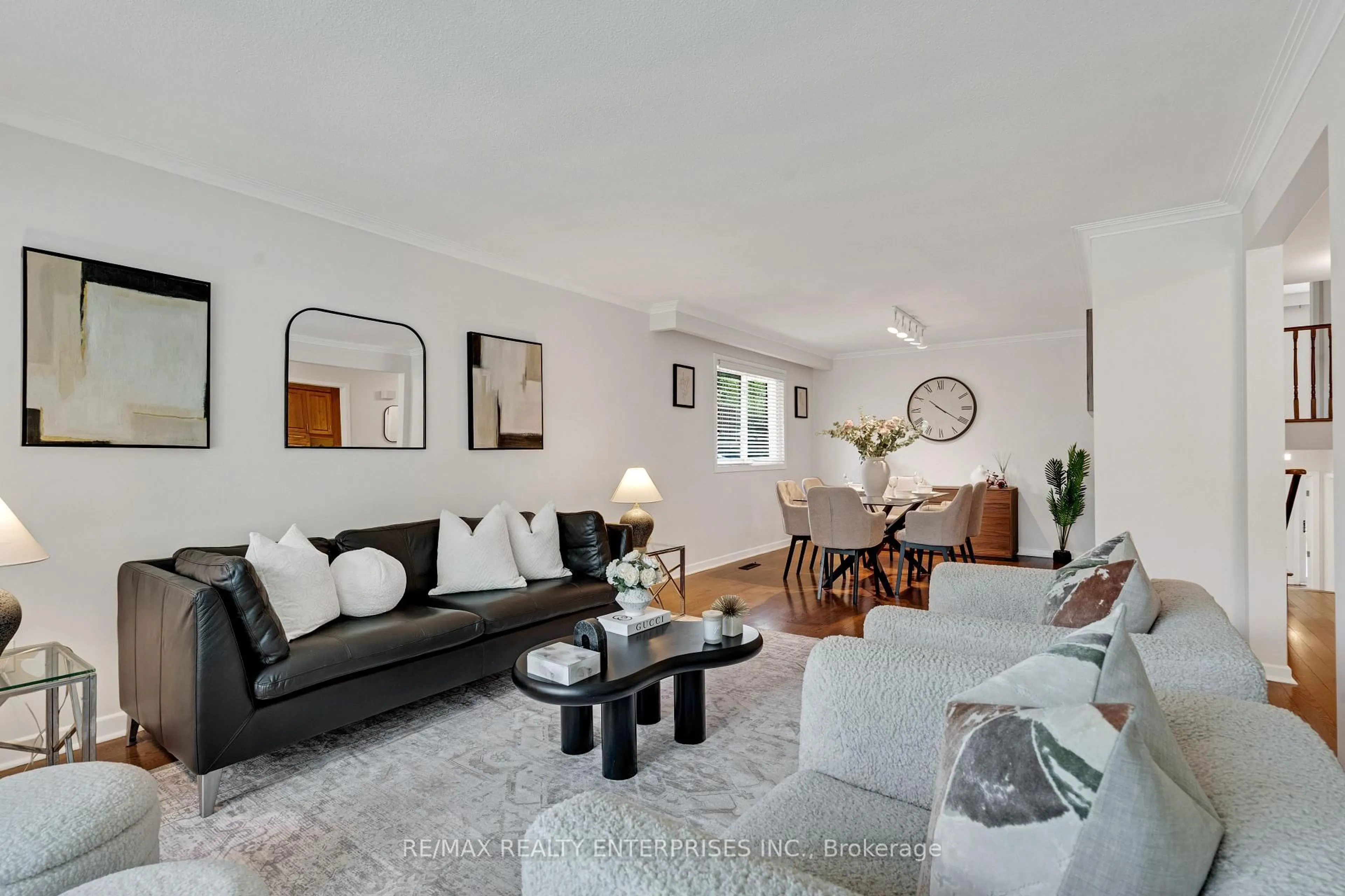 Living room with furniture, unknown for 268 Mineola Rd, Mississauga Ontario L5G 2G3