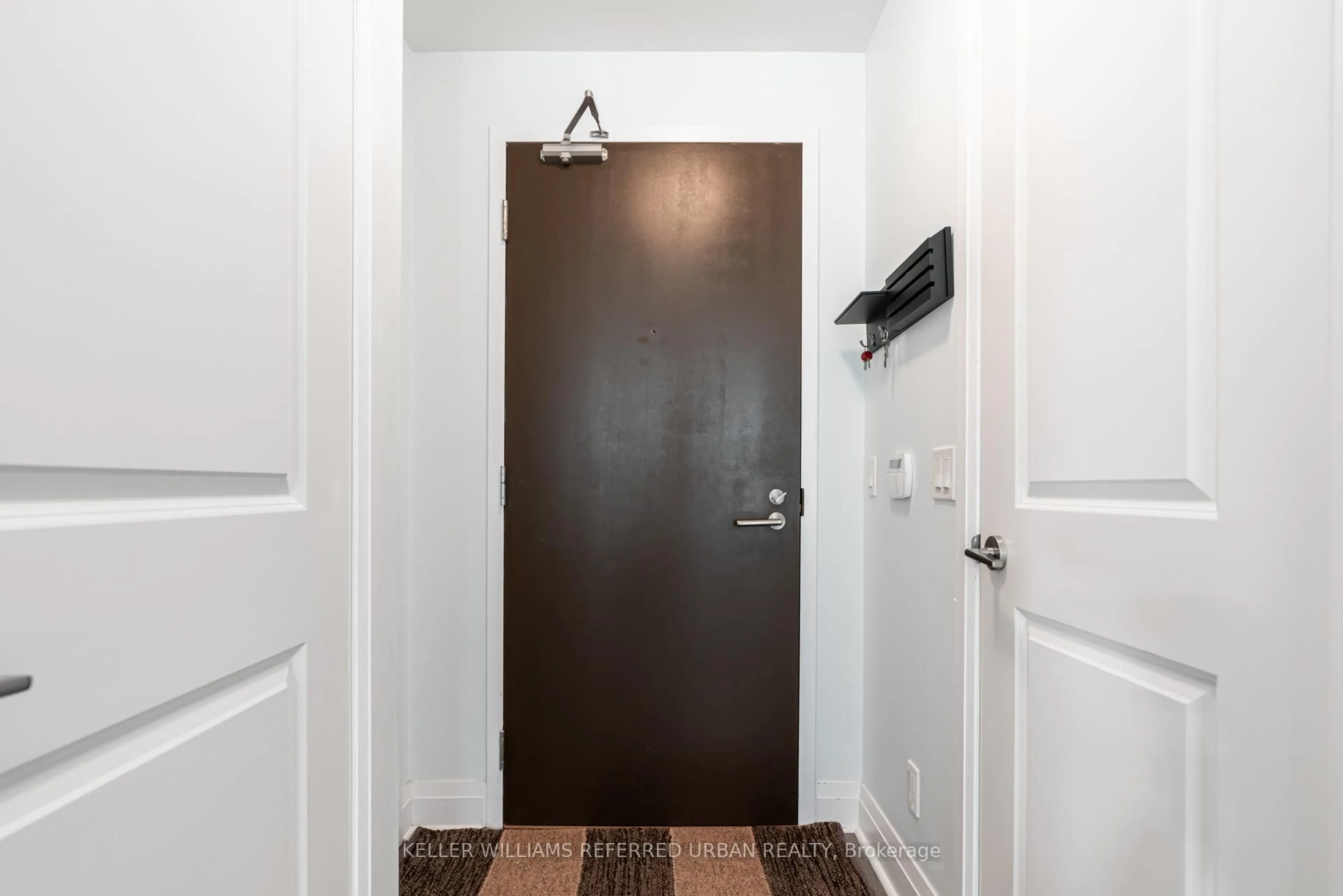 Indoor entryway for 17 Zorra St #1711, Toronto Ontario M8Z 0C8