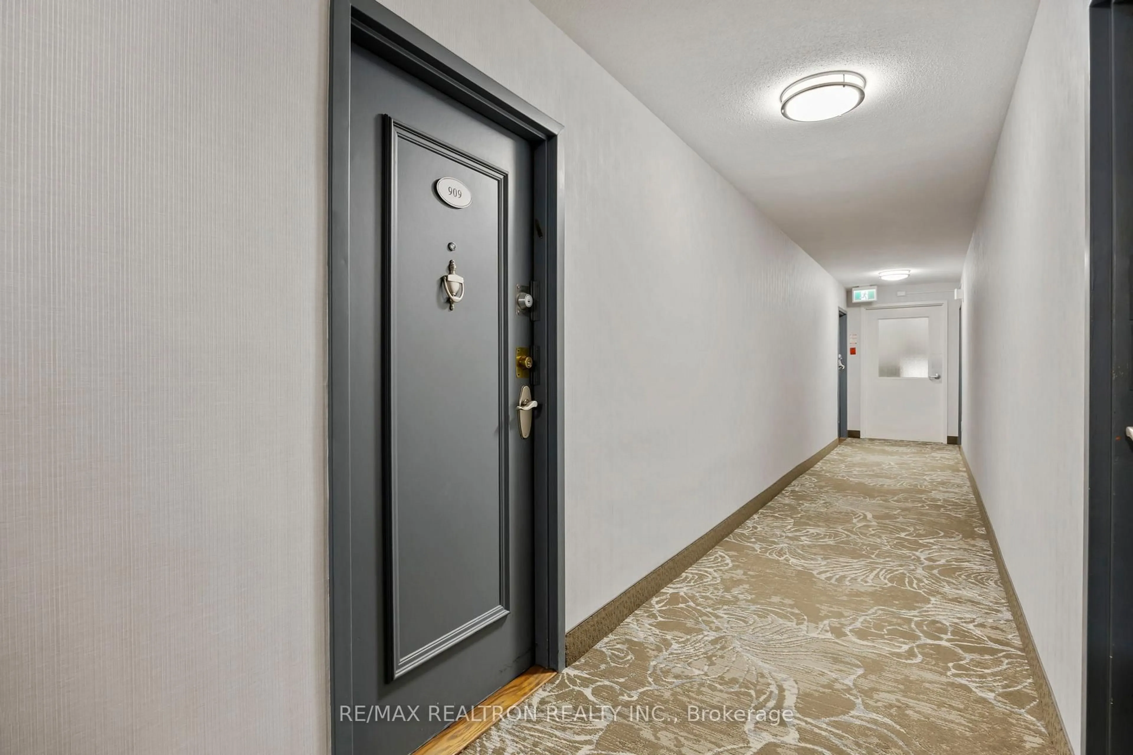 Indoor foyer for 155 Marlee Ave #909, Toronto Ontario M6B 4B5