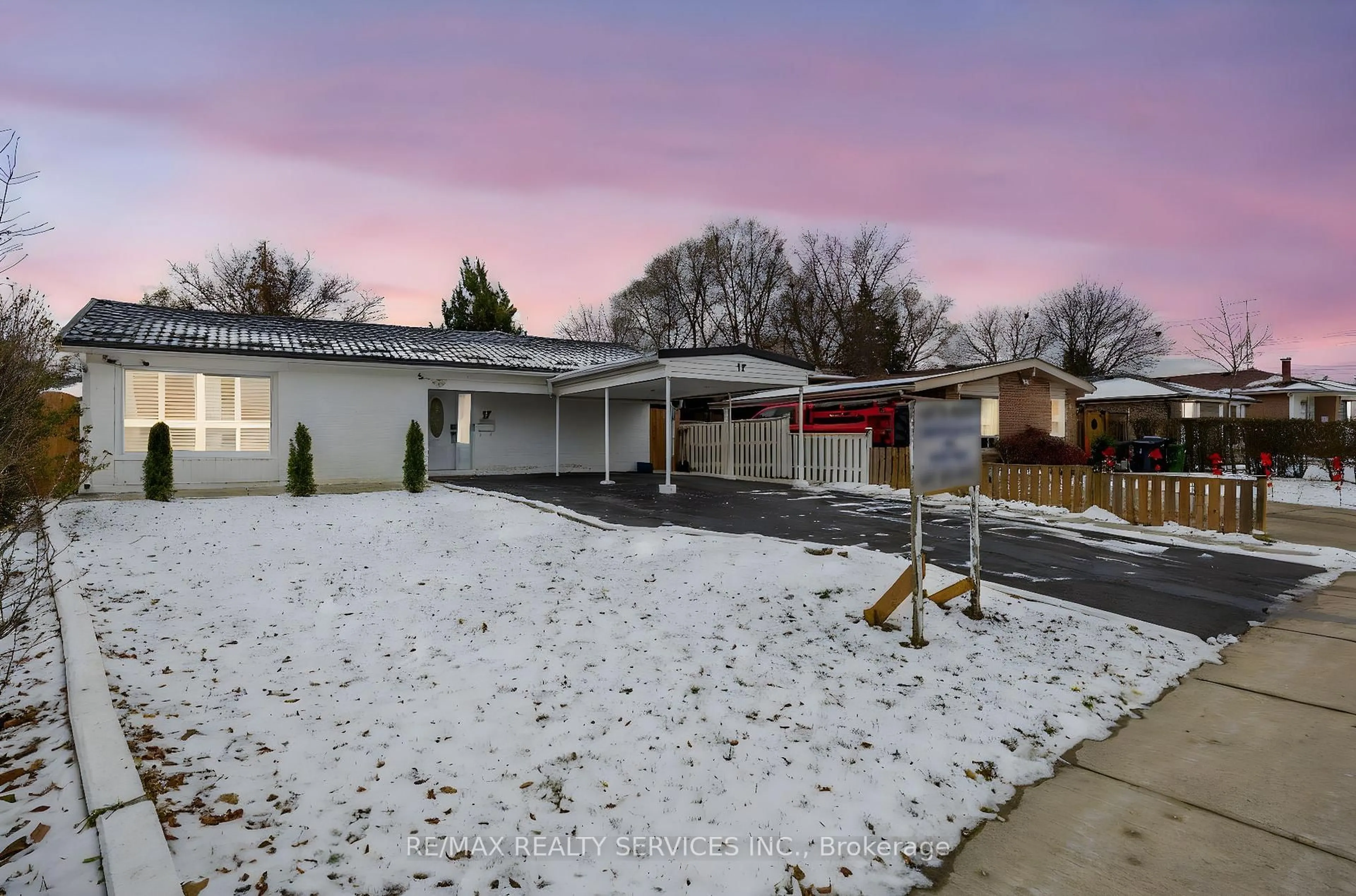 A pic from outside/outdoor area/front of a property/back of a property/a pic from drone, street for 17 Avening Dr, Toronto Ontario M9V 1Y2