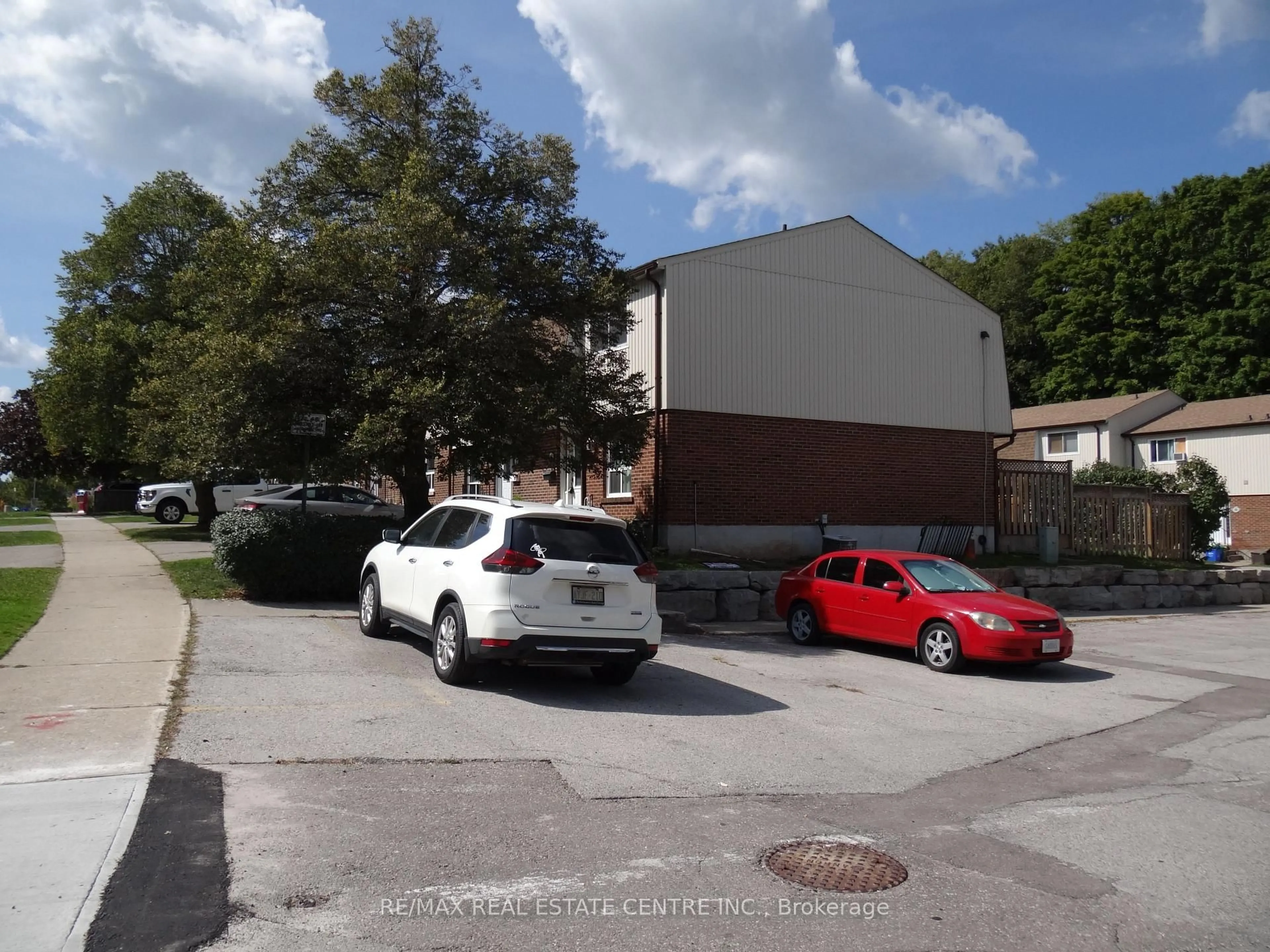 Parking for 191 Kingham Rd, Halton Hills Ontario L7J 2P3