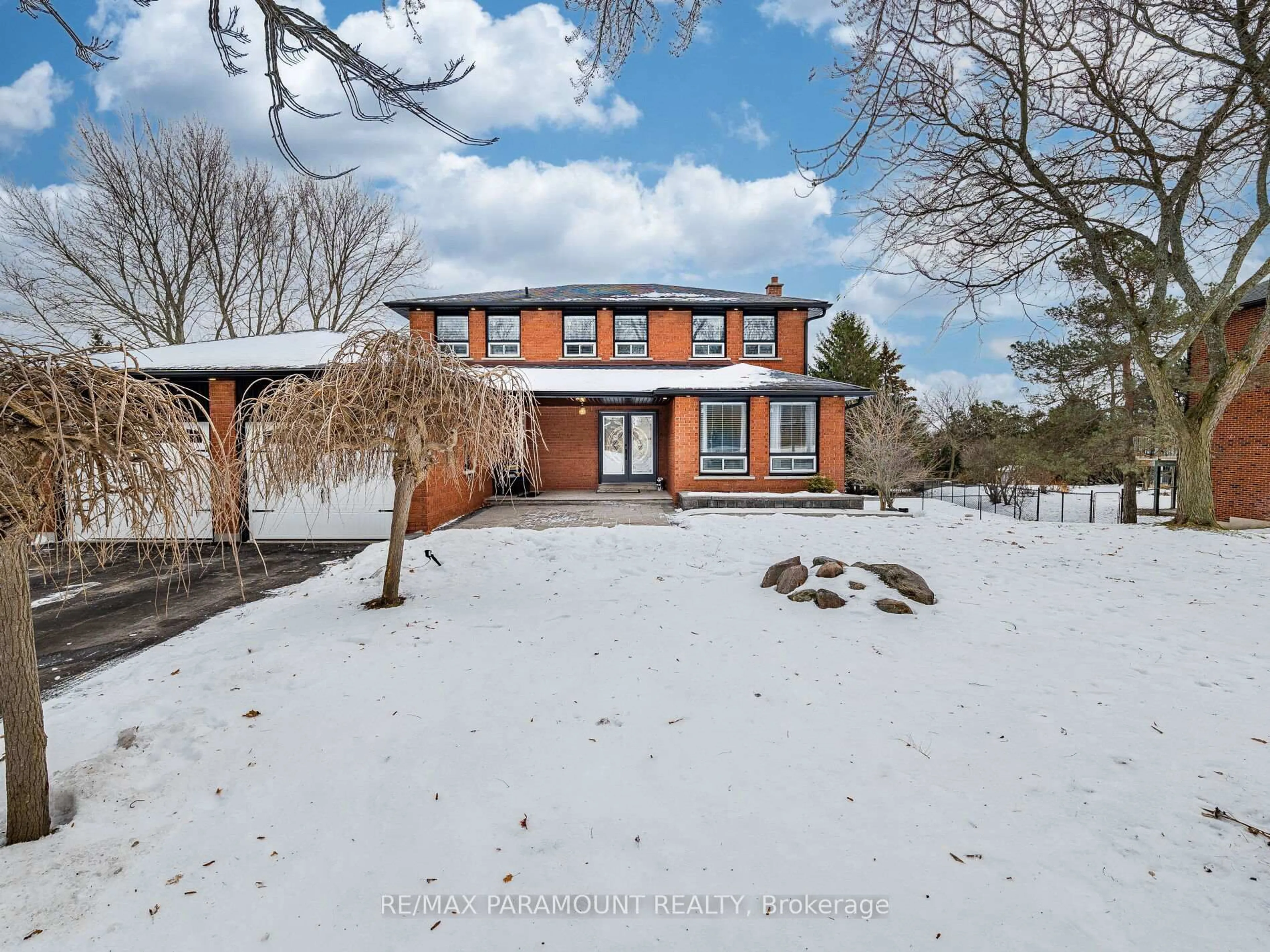 A pic from outside/outdoor area/front of a property/back of a property/a pic from drone, street for 49 Marilyn St, Caledon Ontario L7C 1H5