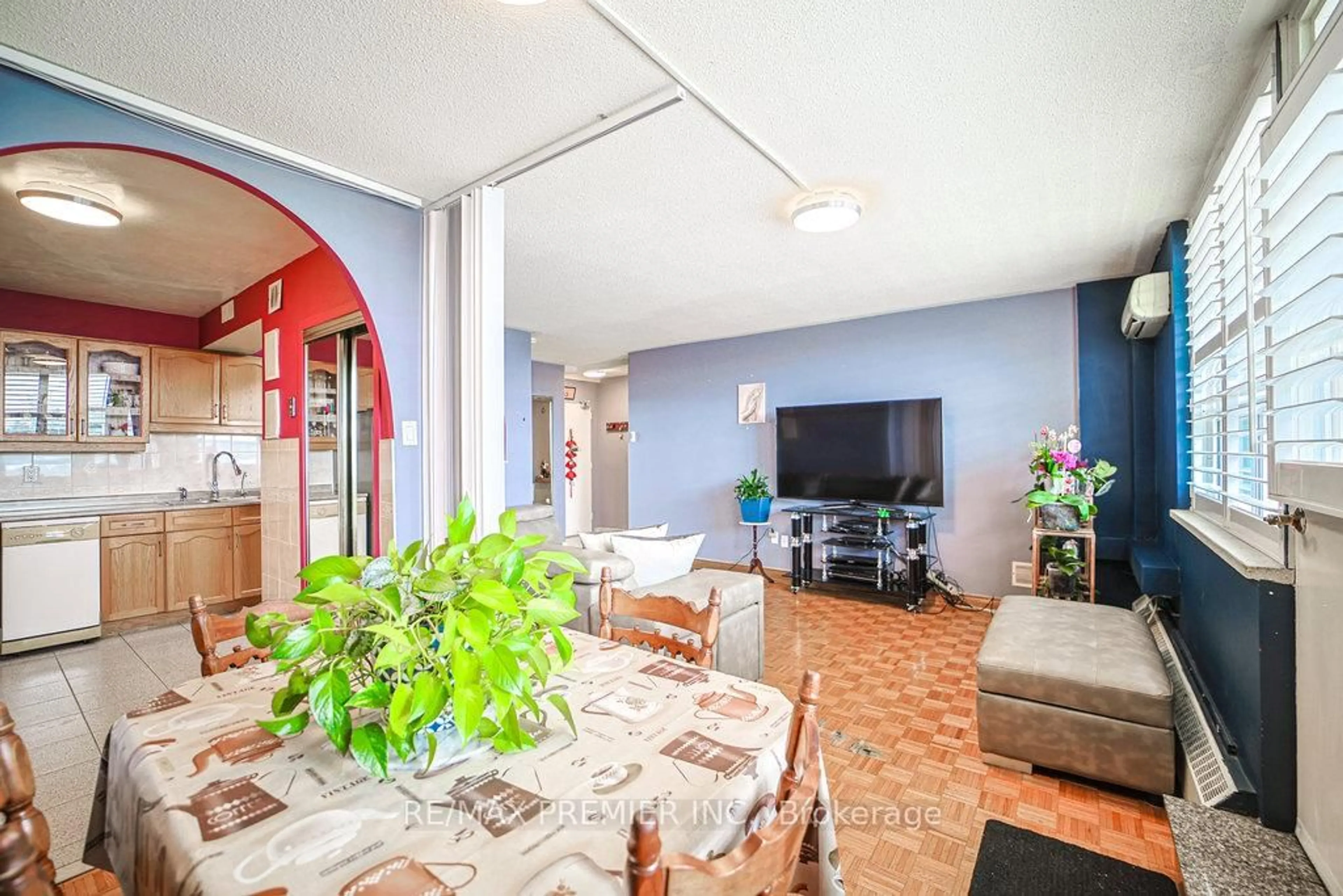 Dining room, unknown for 3460 Keele St #511, Toronto Ontario M3J 1L9