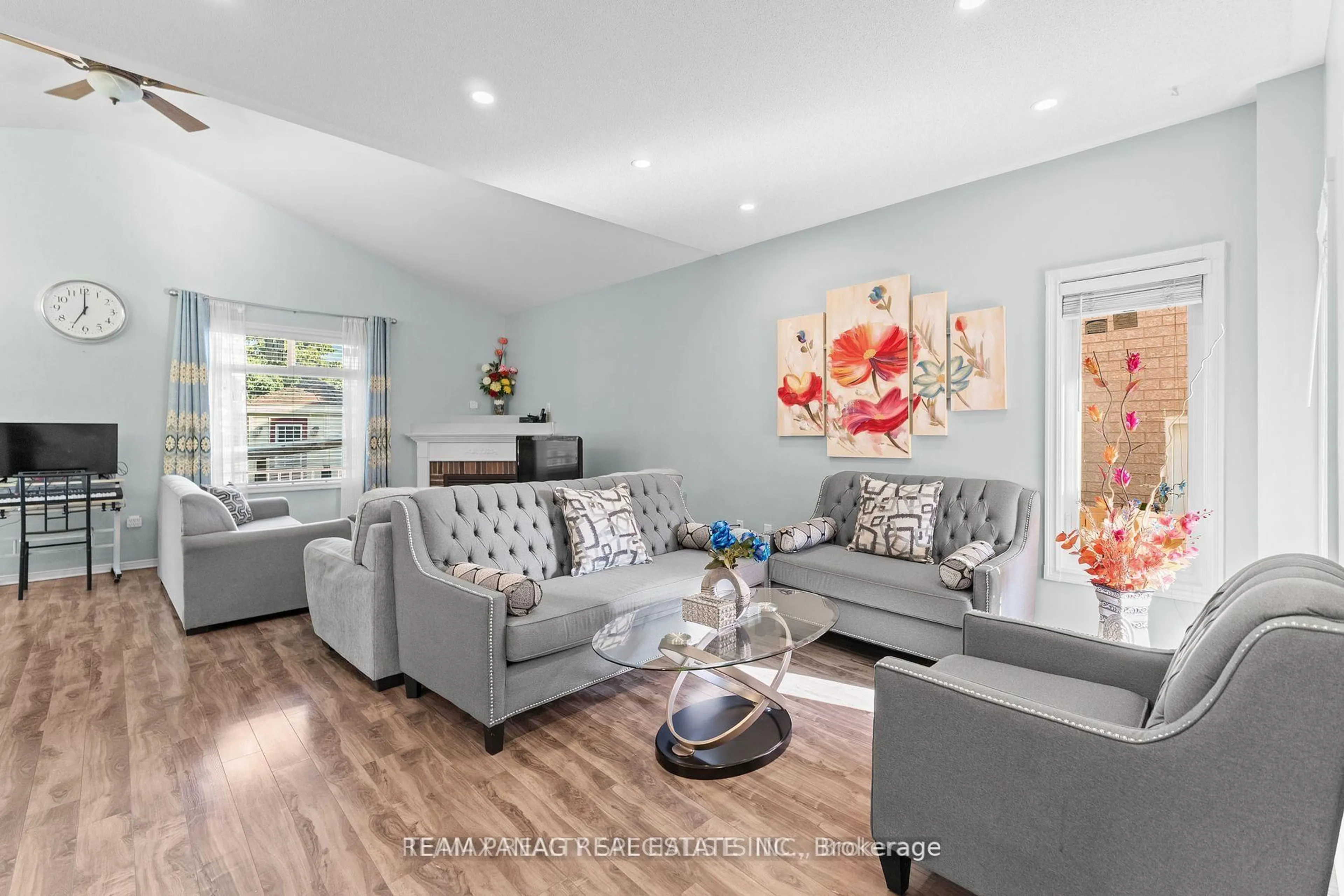 Living room with furniture, unknown for 17 Bushberry Rd, Brampton Ontario L7A 1K4