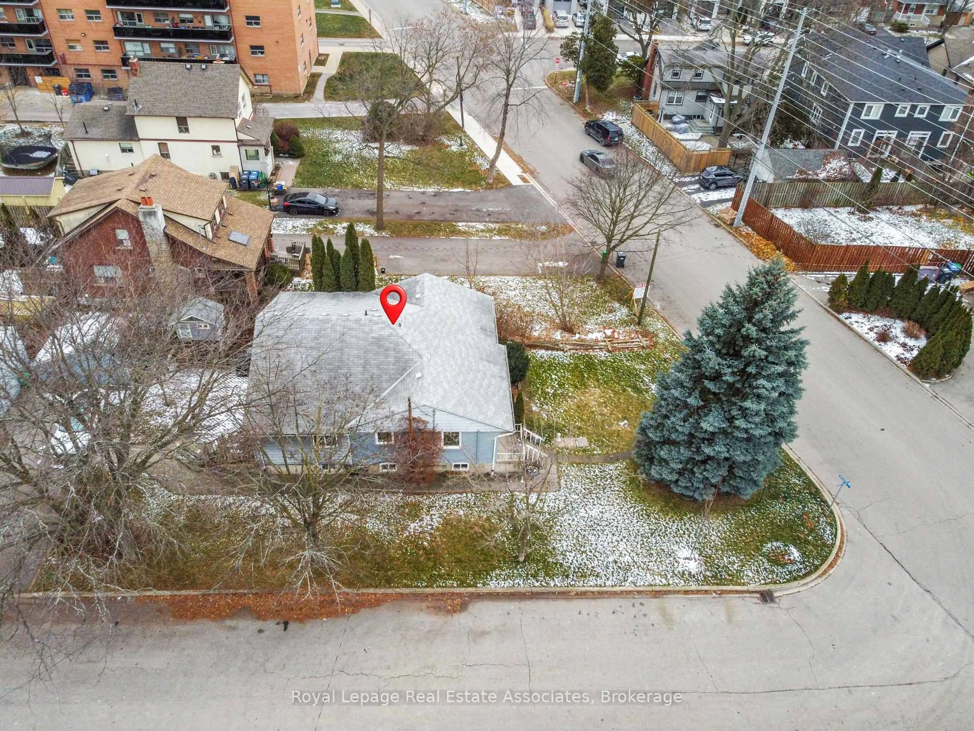A pic from outside/outdoor area/front of a property/back of a property/a pic from drone, city buildings view from balcony for 1089 Seneca Ave, Mississauga Ontario L5G 3X4