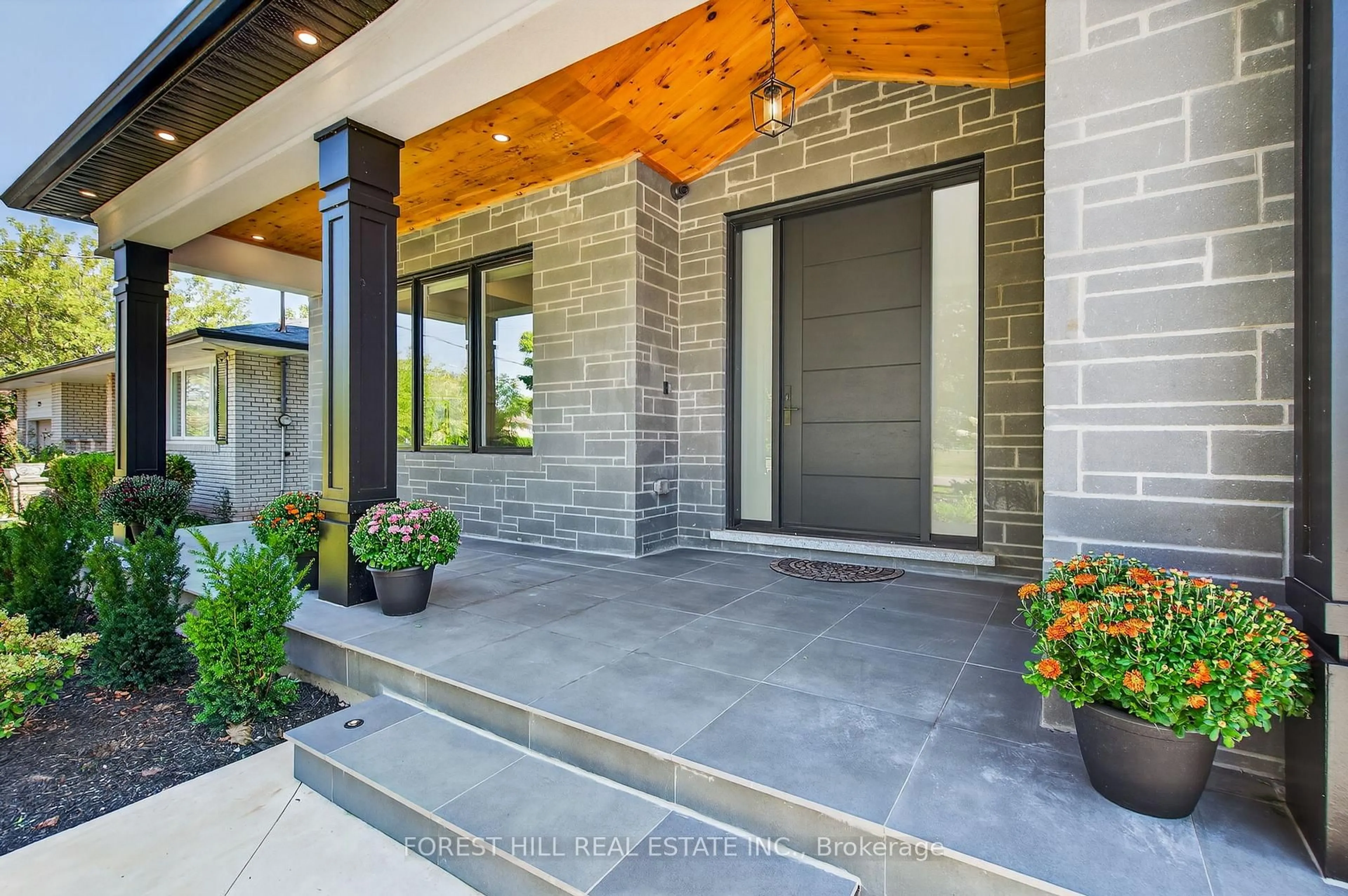 Indoor entryway for 221 Morden Rd, Oakville Ontario L6K 2S2