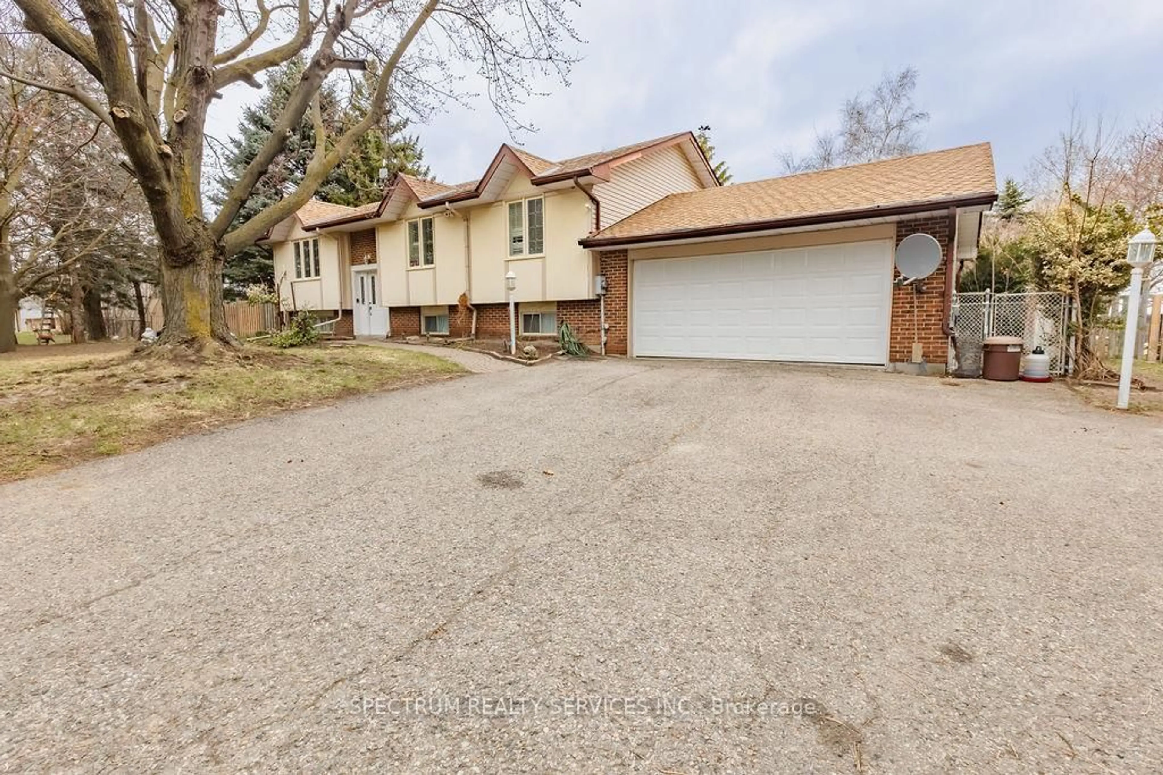 A pic from outside/outdoor area/front of a property/back of a property/a pic from drone, street for 12777 Mississauga Rd, Caledon Ontario L7C 1X2