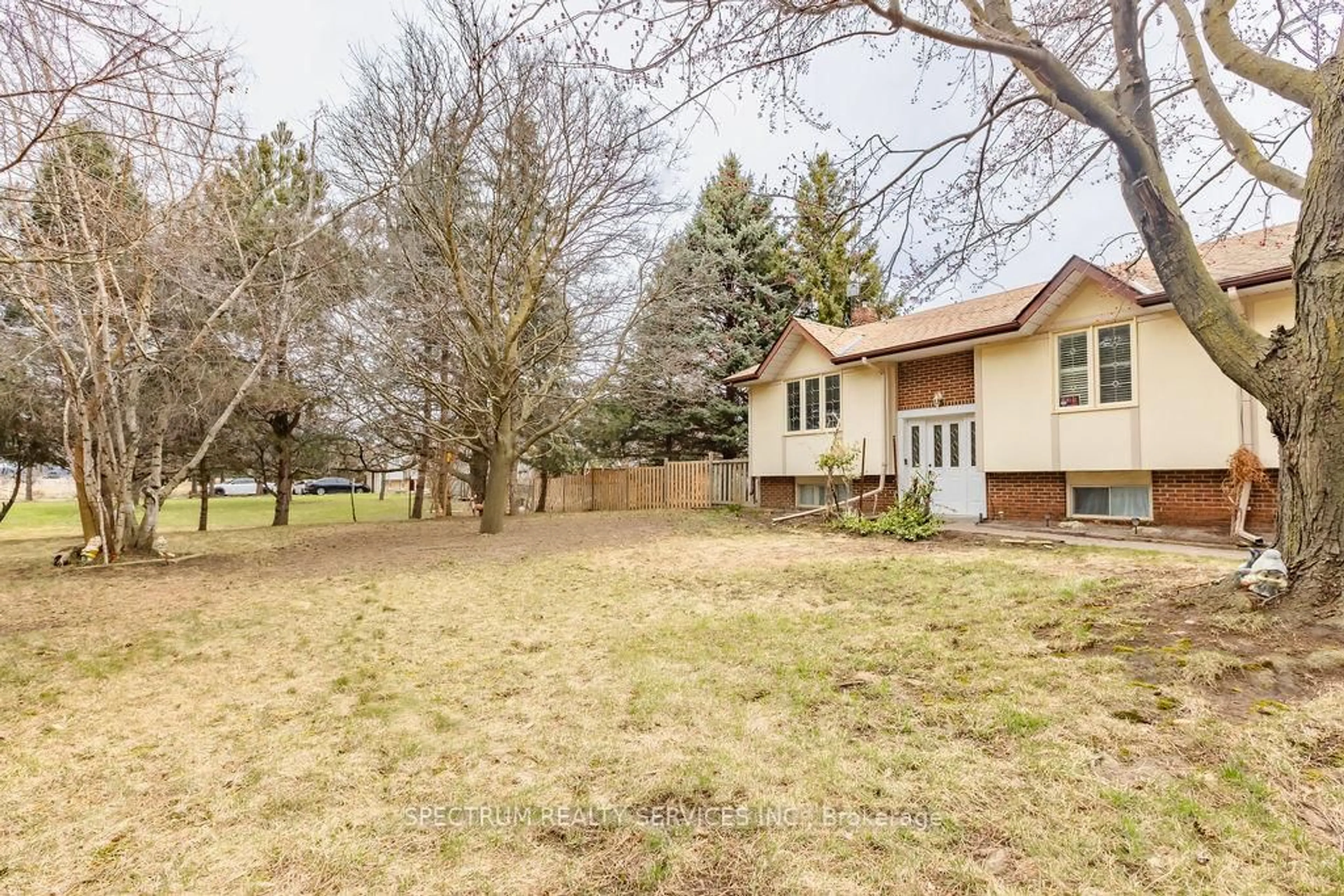 A pic from outside/outdoor area/front of a property/back of a property/a pic from drone, street for 12777 Mississauga Rd, Caledon Ontario L7C 1X2