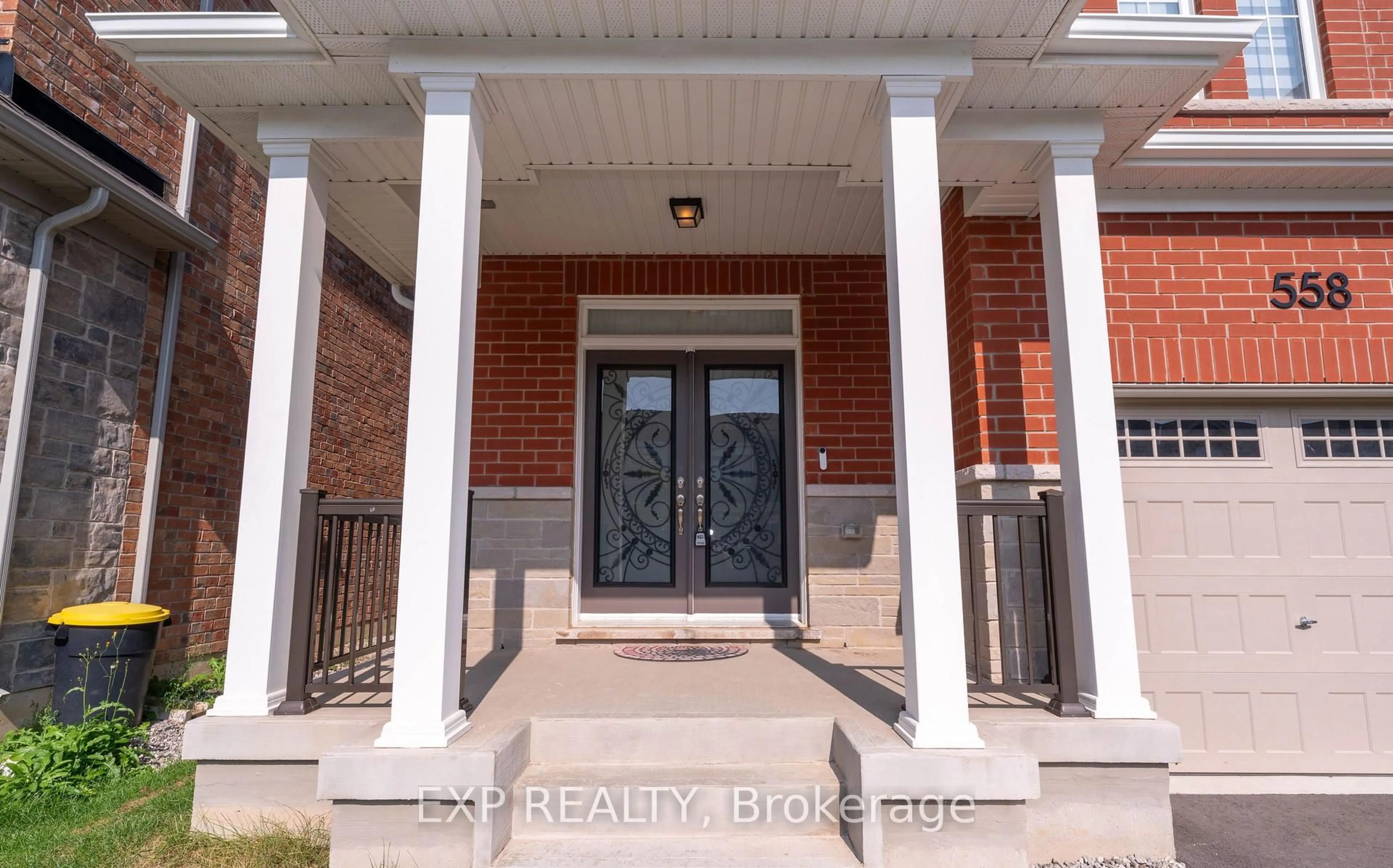 Indoor entryway for 558 Kennedy Circ, Milton Ontario L9E 1P9