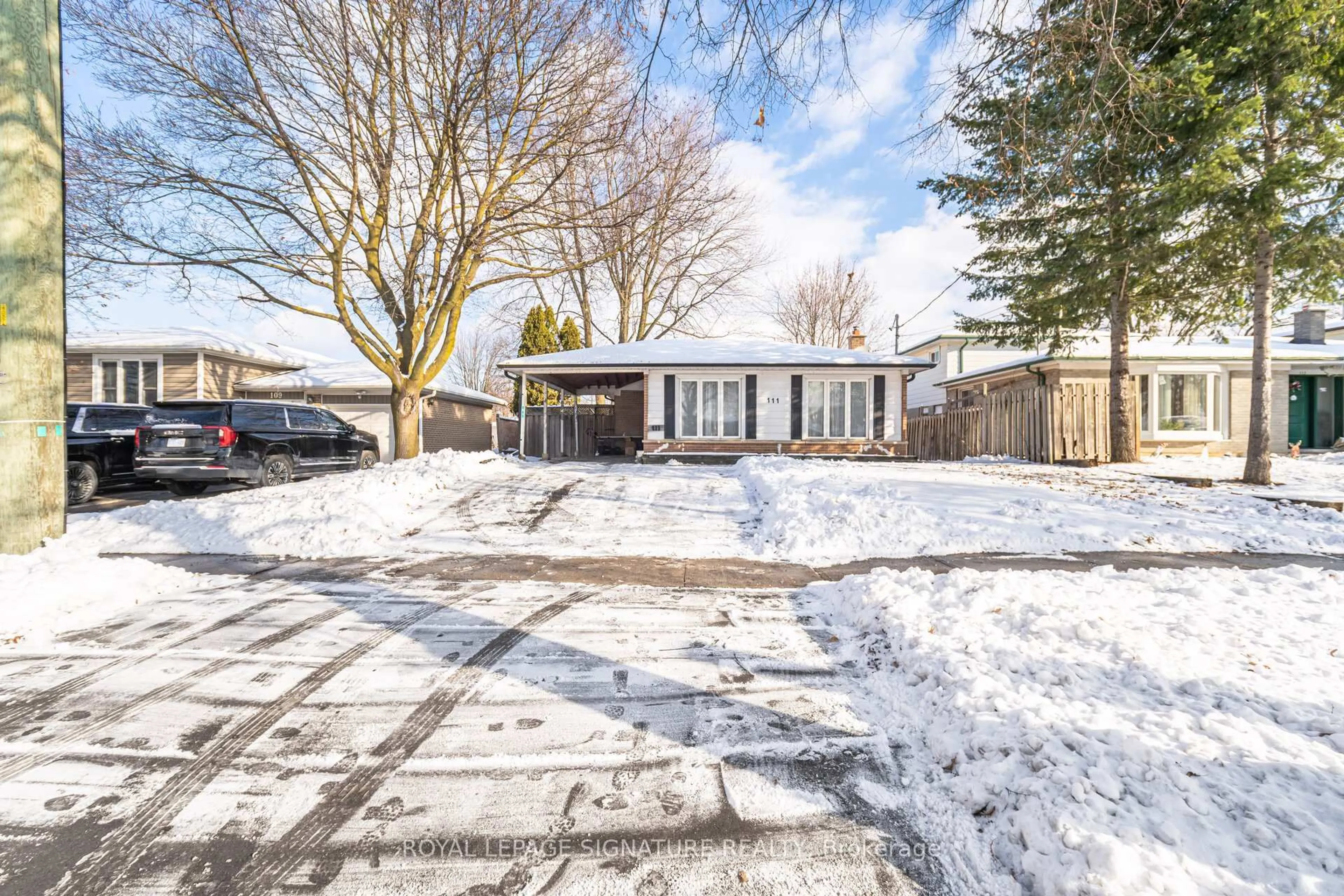 A pic from outside/outdoor area/front of a property/back of a property/a pic from drone, street for 111 Mountainview Rd, Halton Hills Ontario L7G 4K2