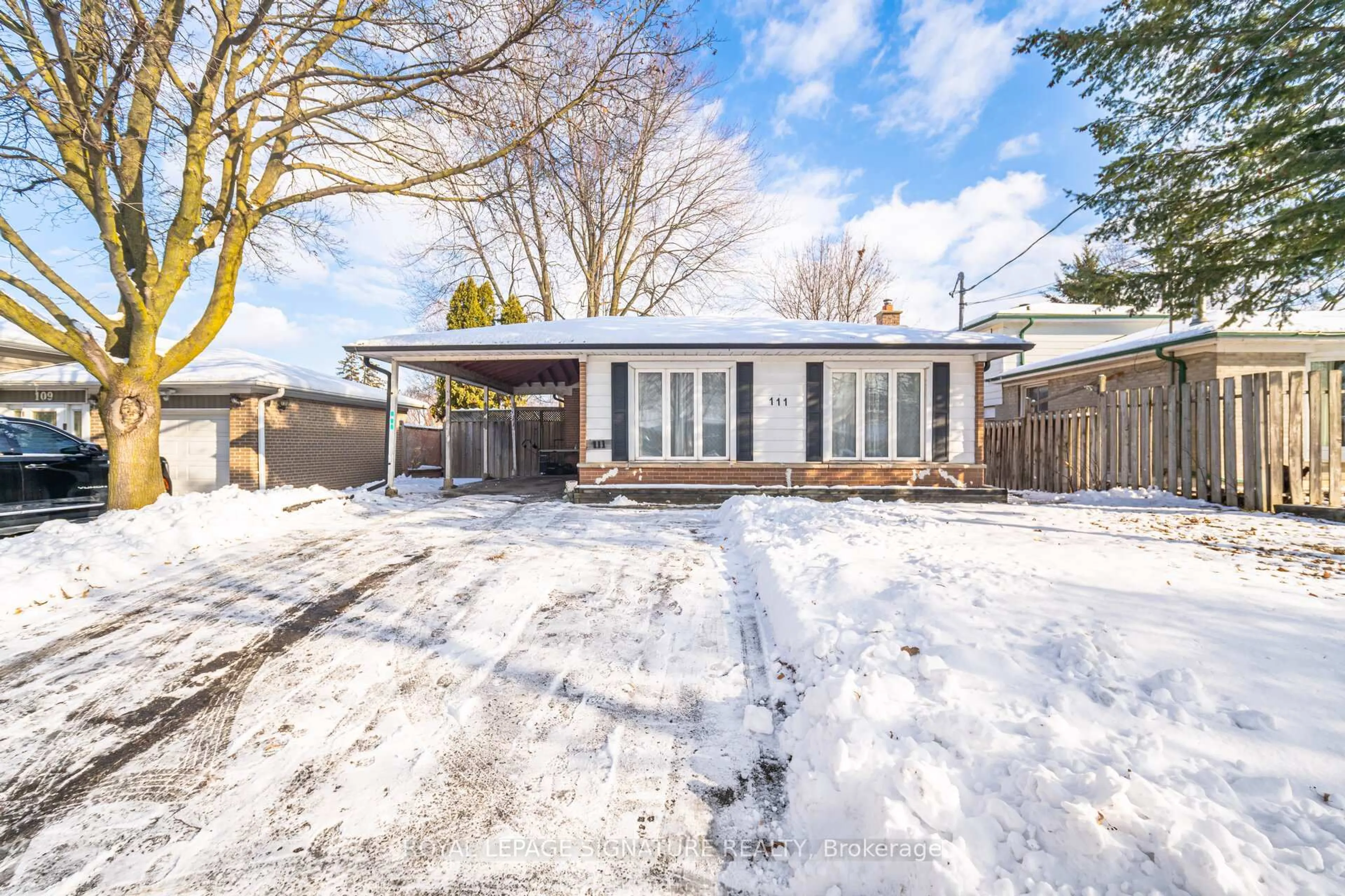 A pic from outside/outdoor area/front of a property/back of a property/a pic from drone, street for 111 Mountainview Rd, Halton Hills Ontario L7G 4K2