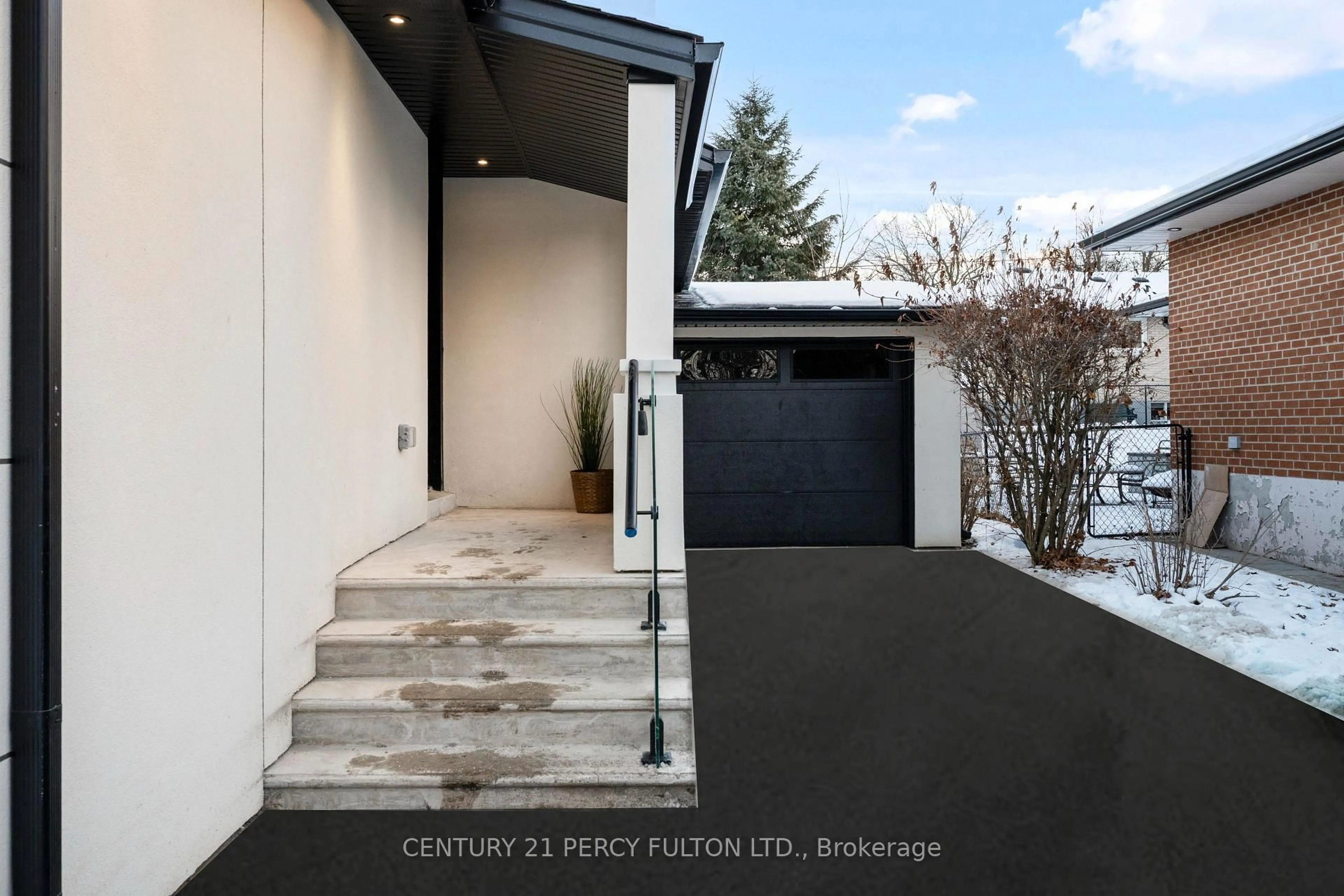 Indoor entryway for 3 Learmont Dr, Toronto Ontario M9R 2E3