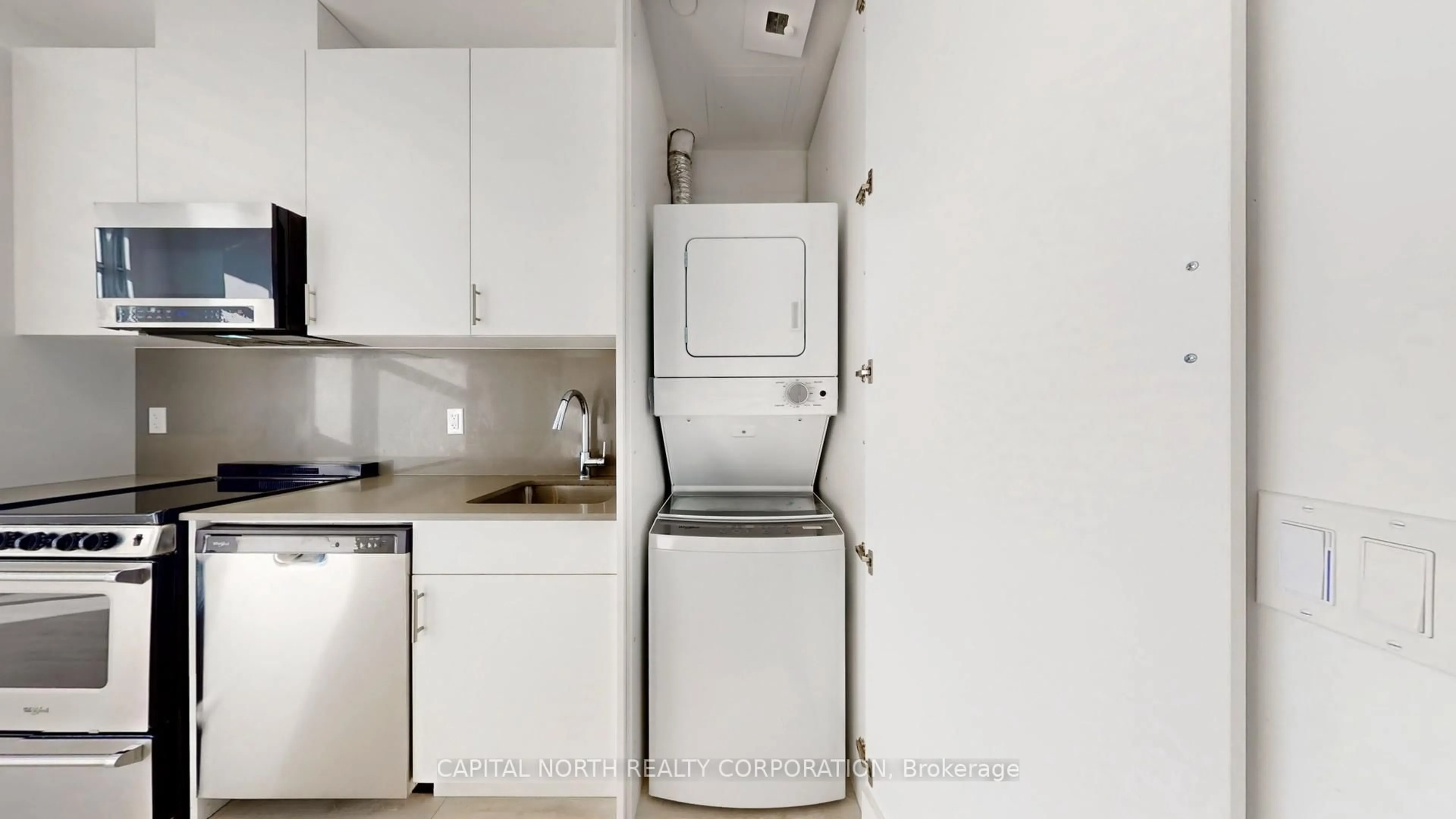 Standard kitchen, unknown for 412 Silver Maple Rd, Oakville Ontario L6H 7X8