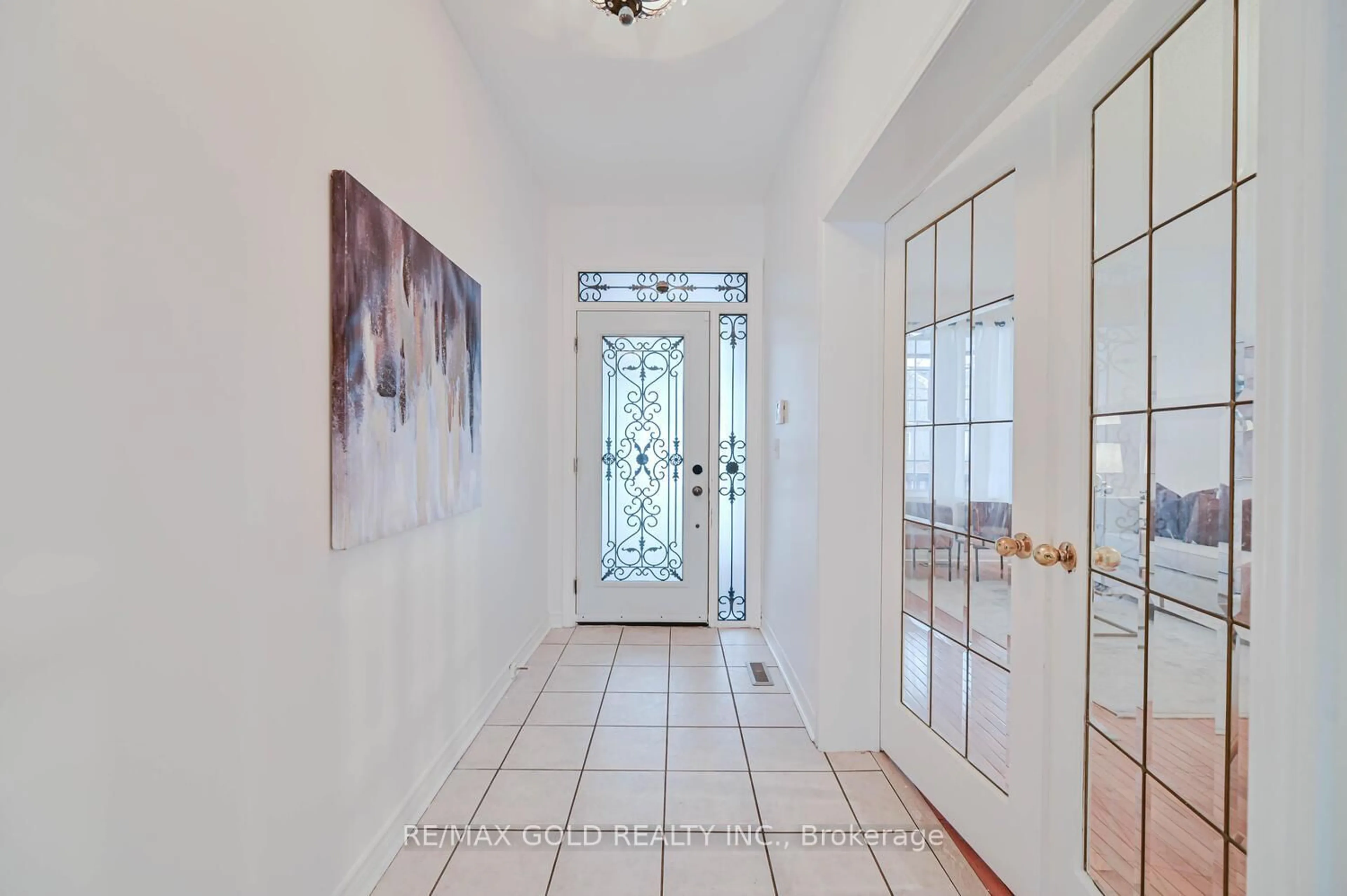 Indoor entryway for 6 Verona Dr, Brampton Ontario L6P 1L2