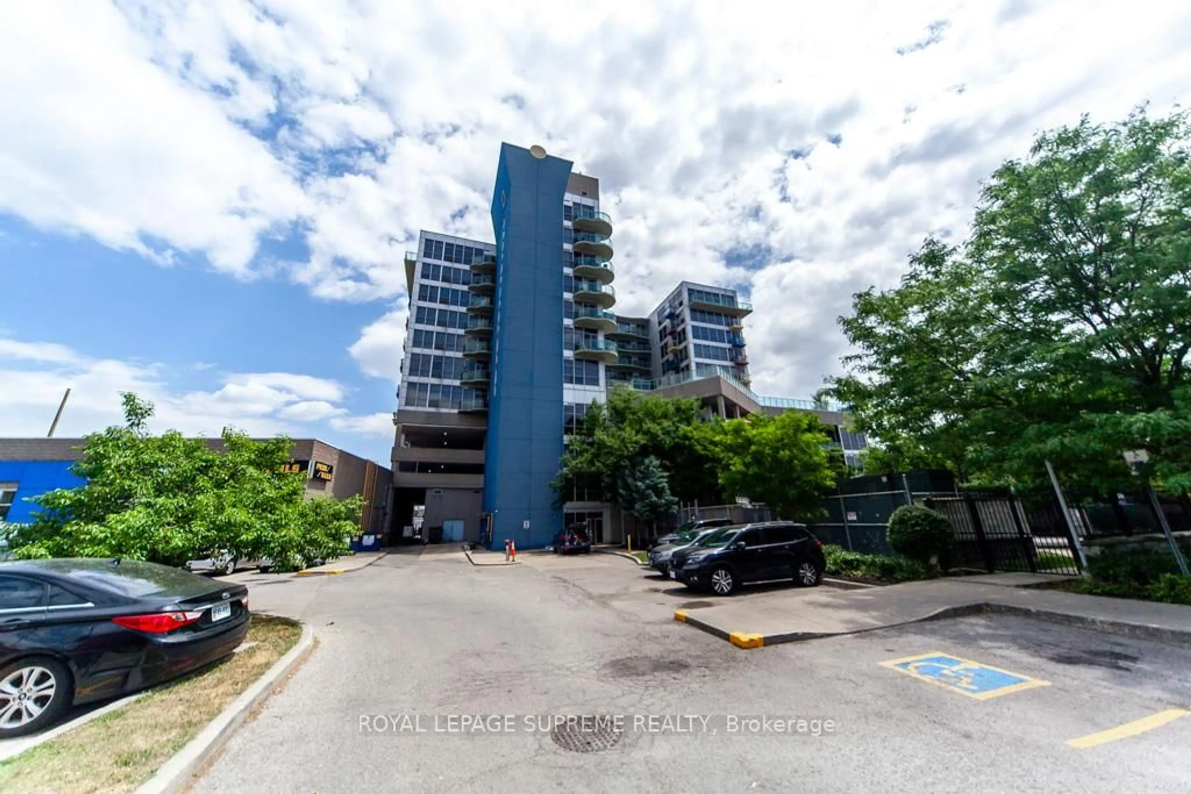 A pic from outside/outdoor area/front of a property/back of a property/a pic from drone, street for 1600 Keele St #706, Toronto Ontario M5H 5T5