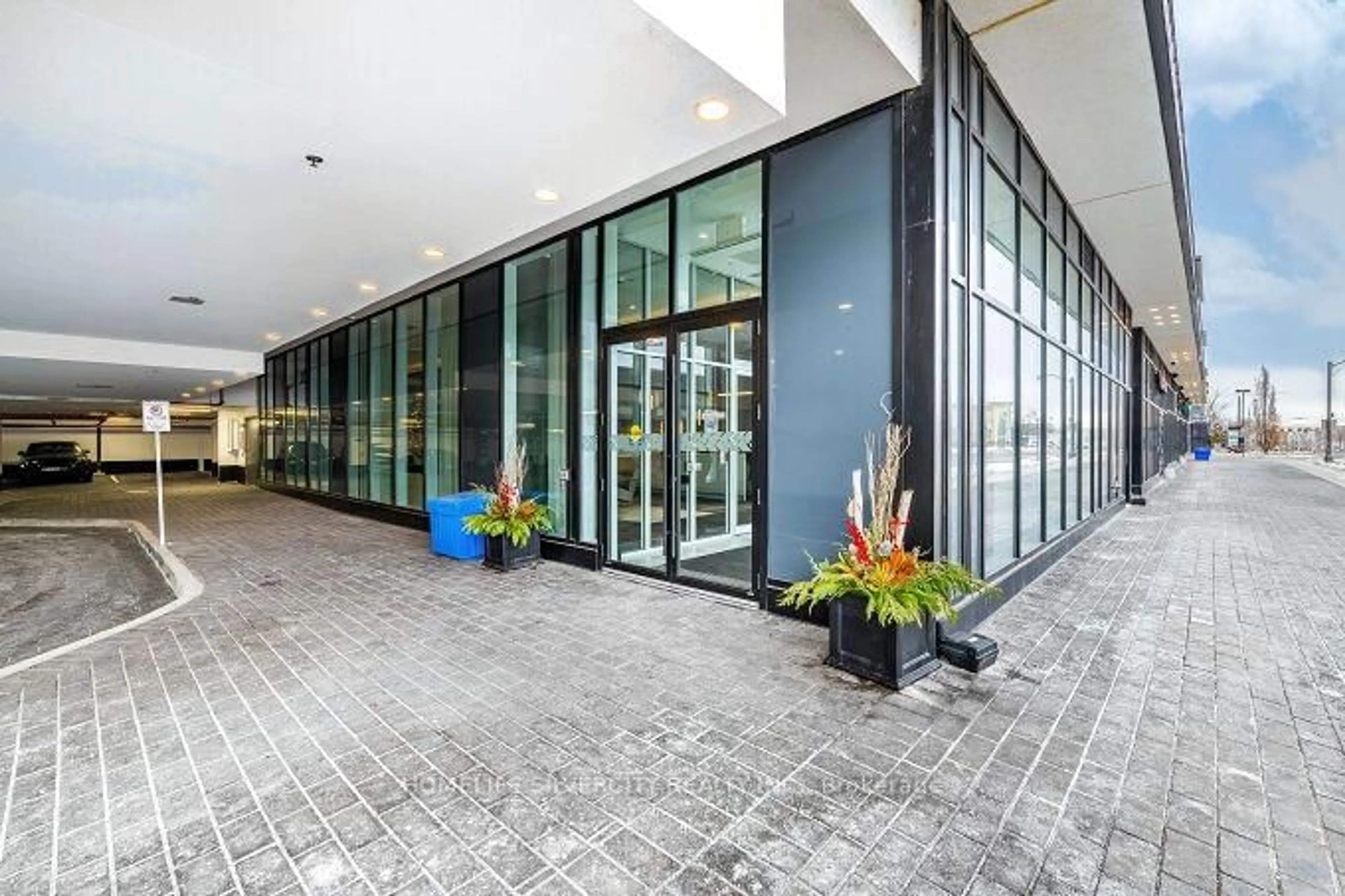 Indoor foyer for 2481 Taunton Rd #709, Oakville Ontario L6H 3R7