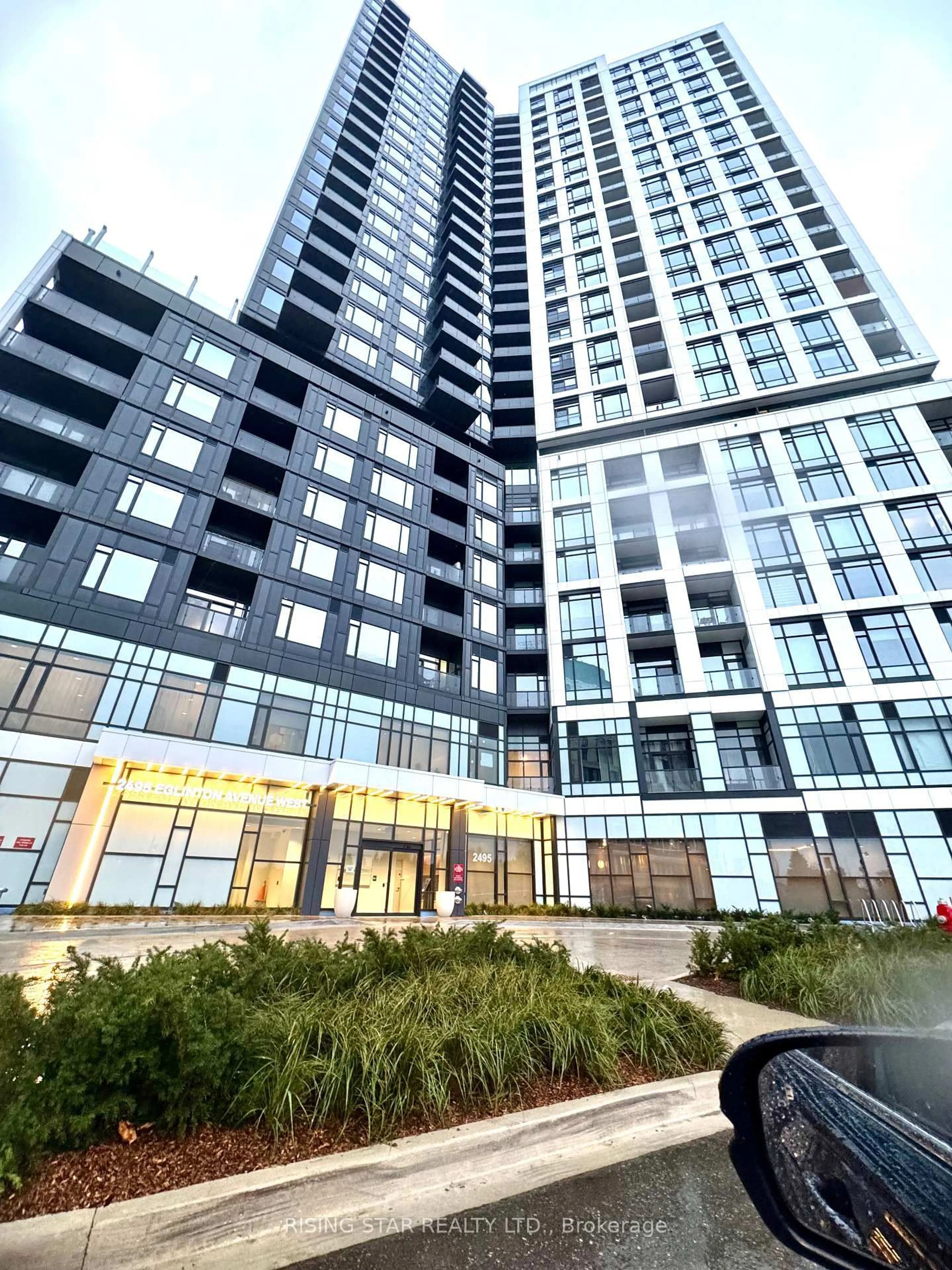 Indoor foyer for 2495 Eglinton Ave #1209, Mississauga Ontario L5M 2V8
