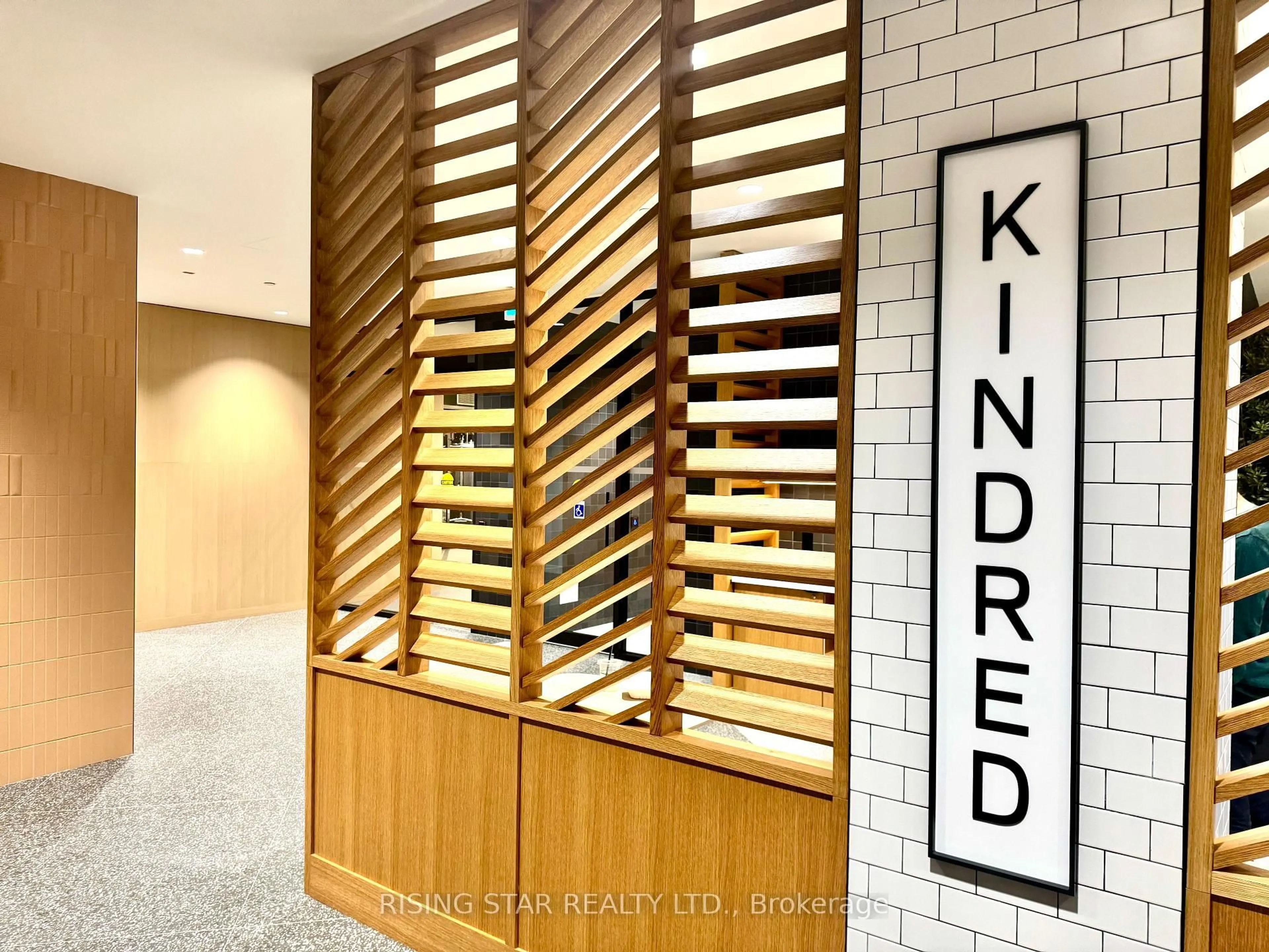 Indoor foyer for 2495 Eglinton Ave #1209, Mississauga Ontario L5M 2V8