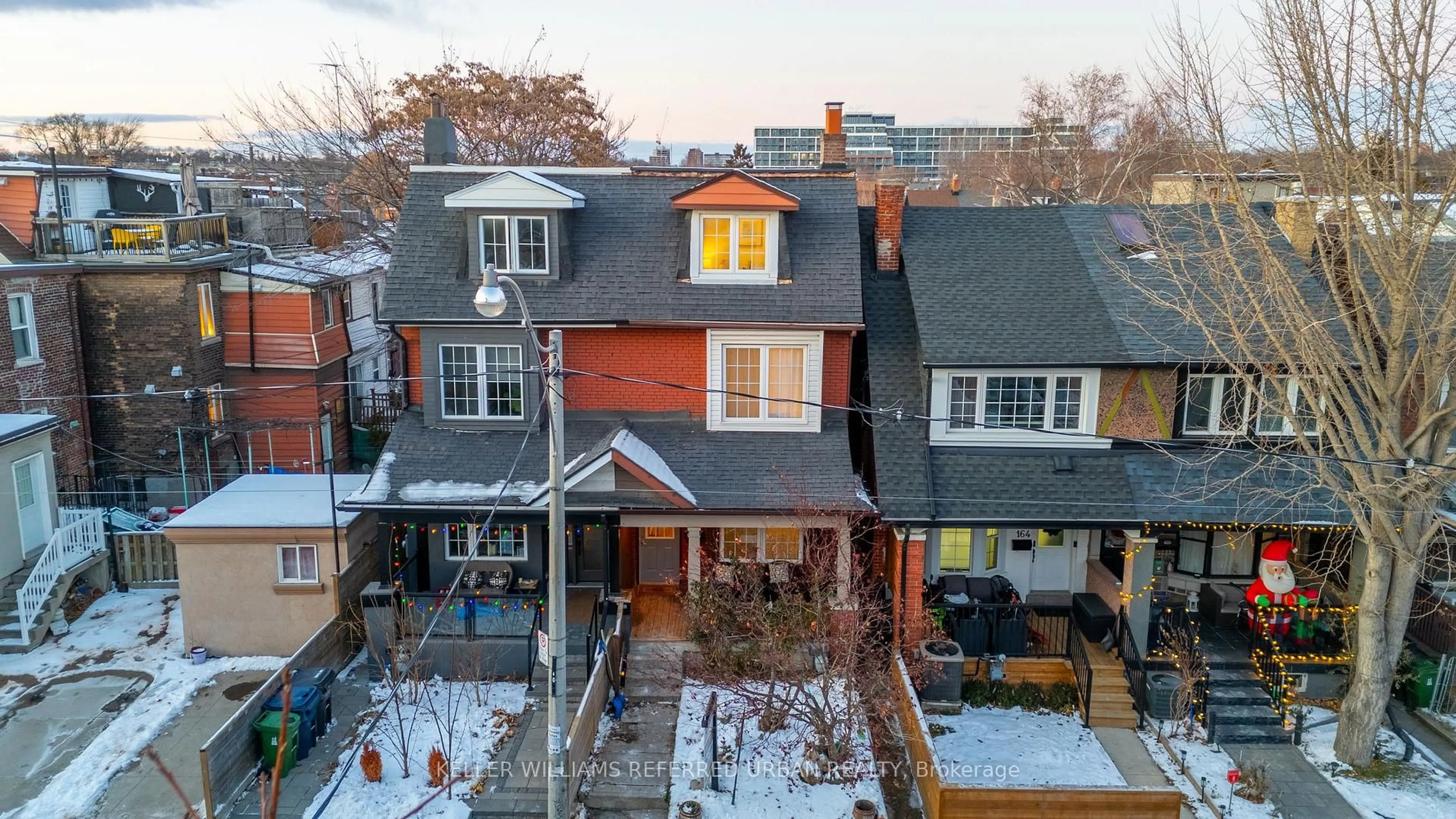 A pic from outside/outdoor area/front of a property/back of a property/a pic from drone, street for 166 Essex St, Toronto Ontario M6G 1T5