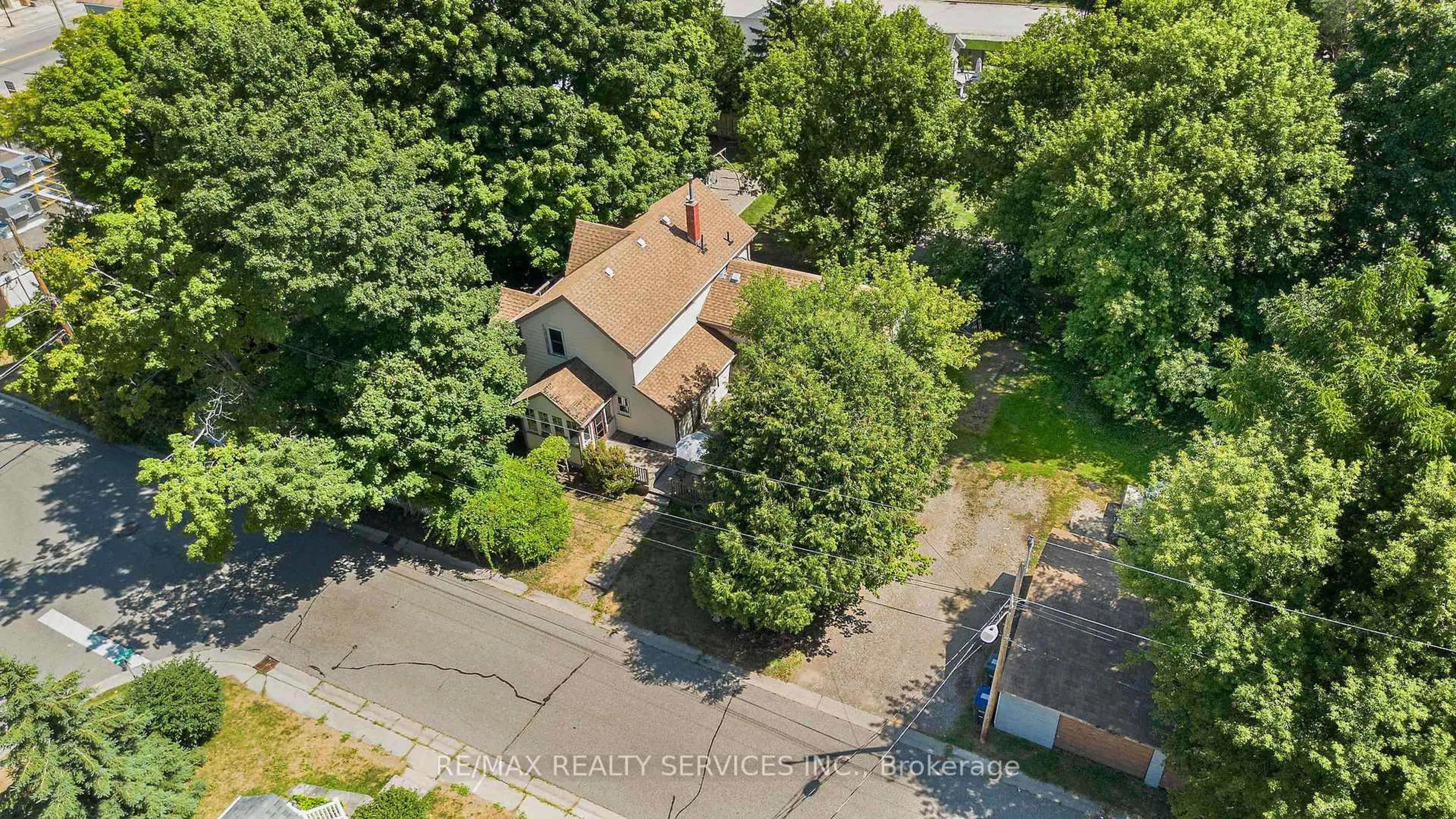 A pic from outside/outdoor area/front of a property/back of a property/a pic from drone, street for 2 Parsons Ave, Caledon Ontario L7C 1G1