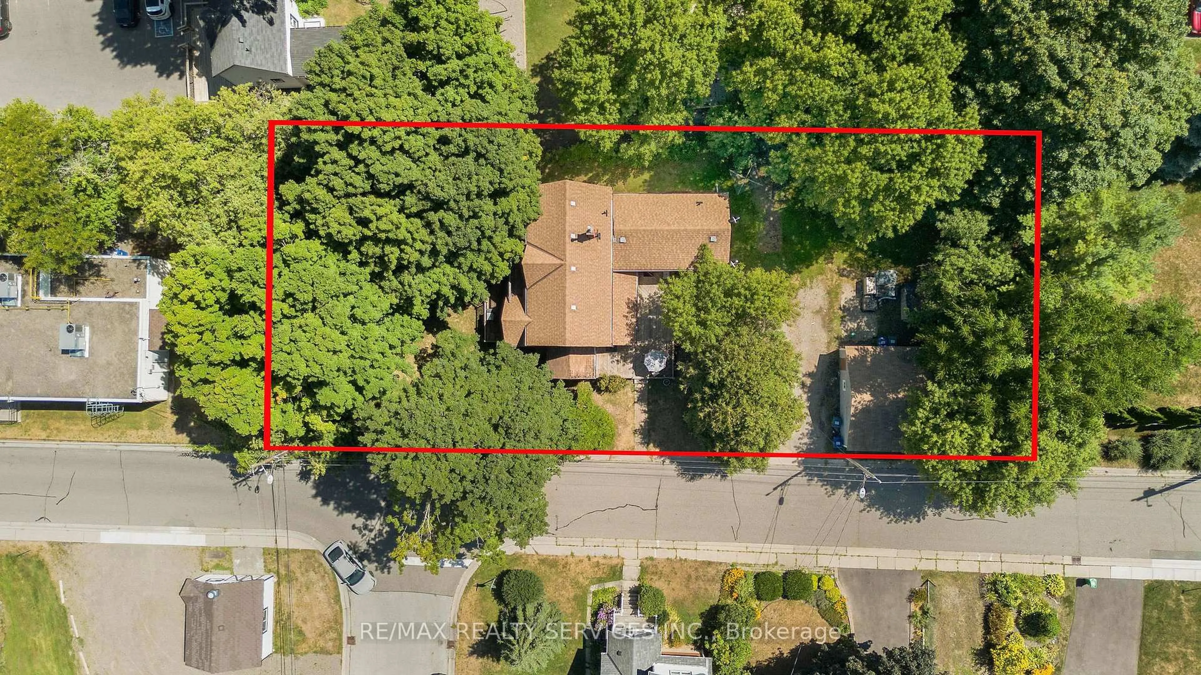 A pic from outside/outdoor area/front of a property/back of a property/a pic from drone, street for 2 Parsons Ave, Caledon Ontario L7C 1G1