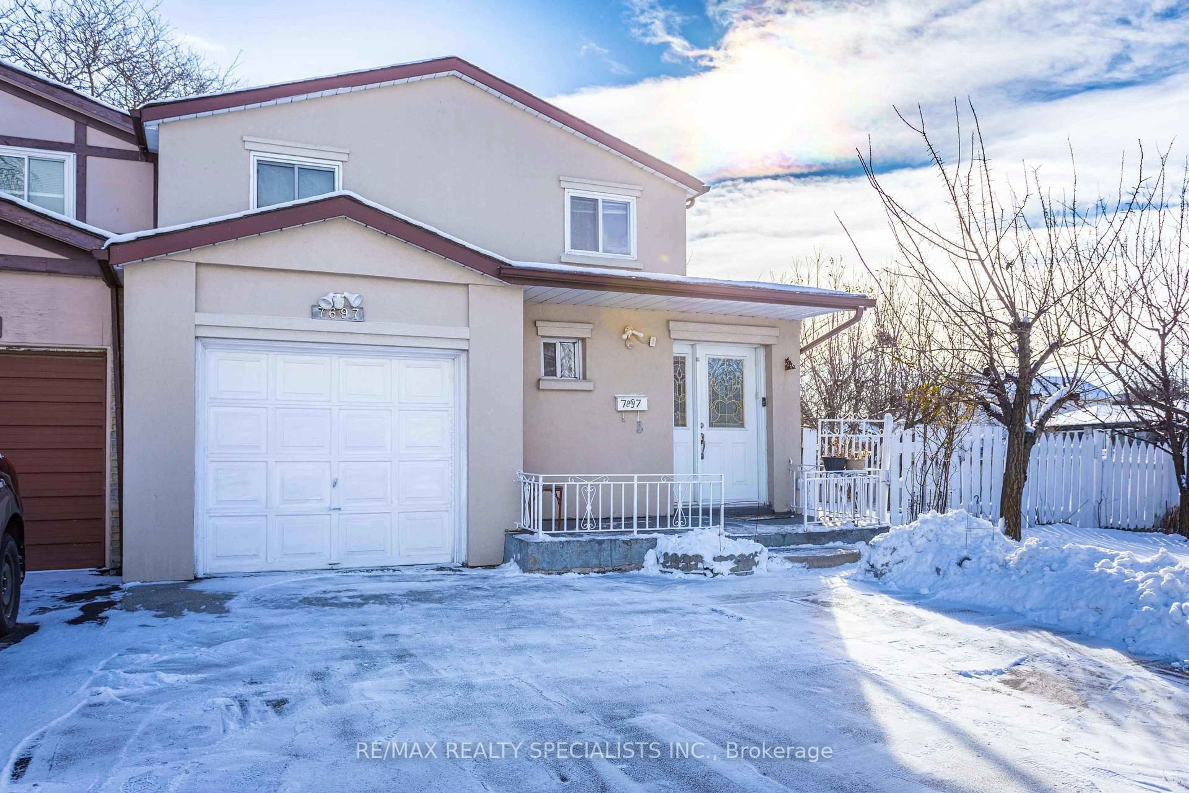 Unknown for 7697 Benavon Rd, Mississauga Ontario L4T 3G5