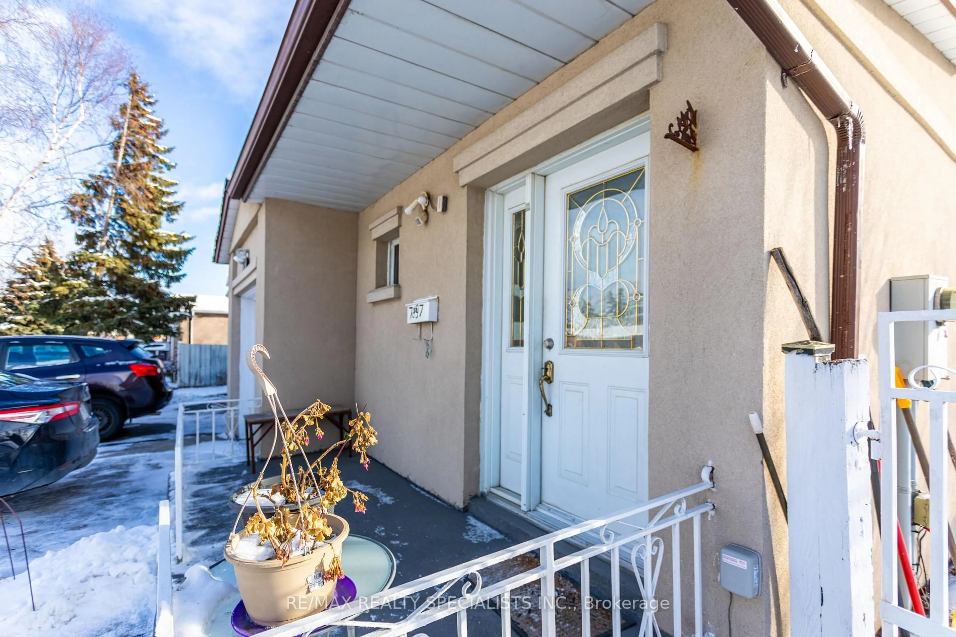 Patio, street for 7697 Benavon Rd, Mississauga Ontario L4T 3G5