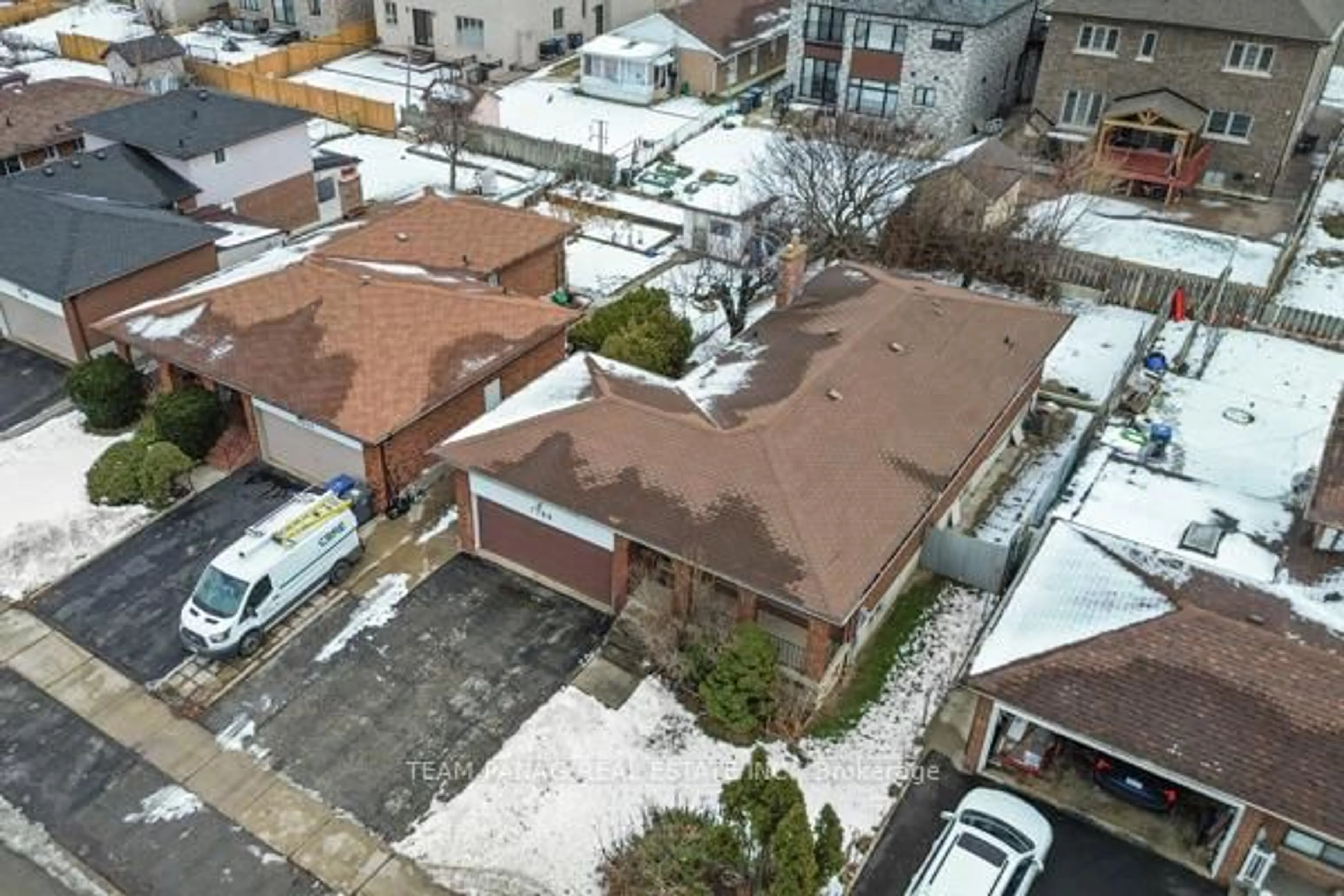 A pic from outside/outdoor area/front of a property/back of a property/a pic from drone, street for 7700 Netherwood Rd, Mississauga Ontario L4T 2P1