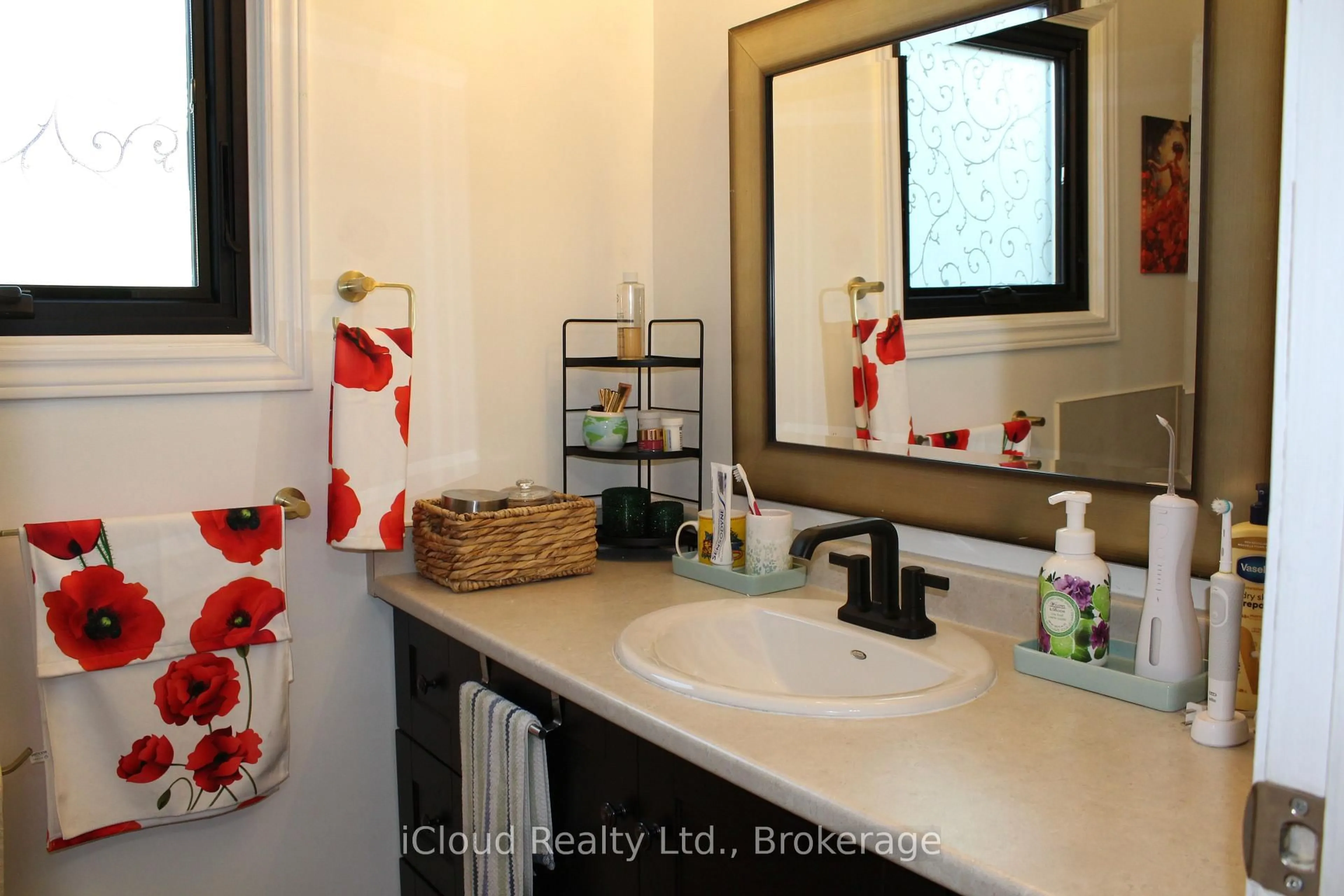 Contemporary bathroom, ceramic/tile floor for 42 Lindridge Ave, Brampton Ontario L6S 3X1