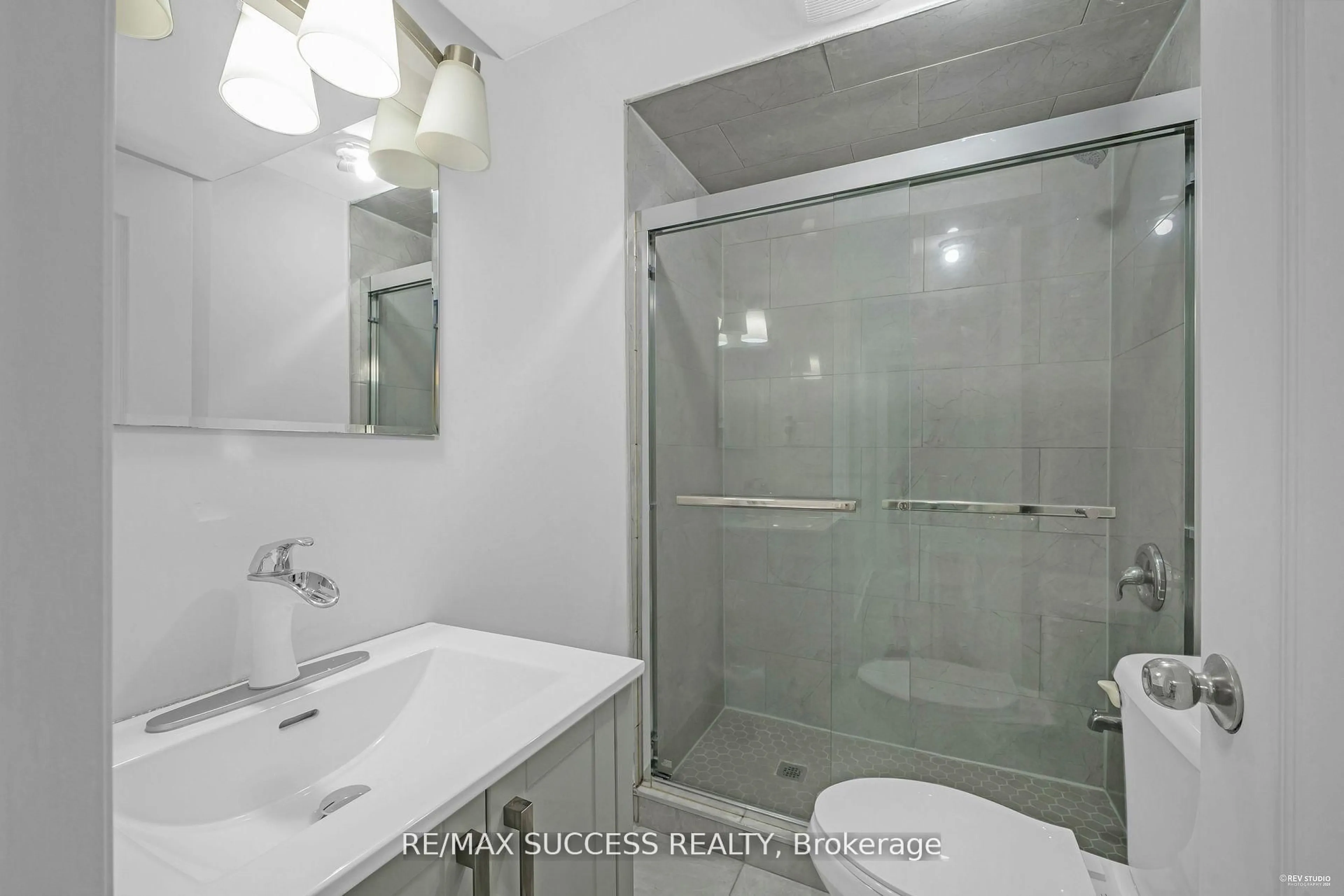 Standard bathroom, ceramic/tile floor for 63 Blue Spruce St, Brampton Ontario L6R 1C4