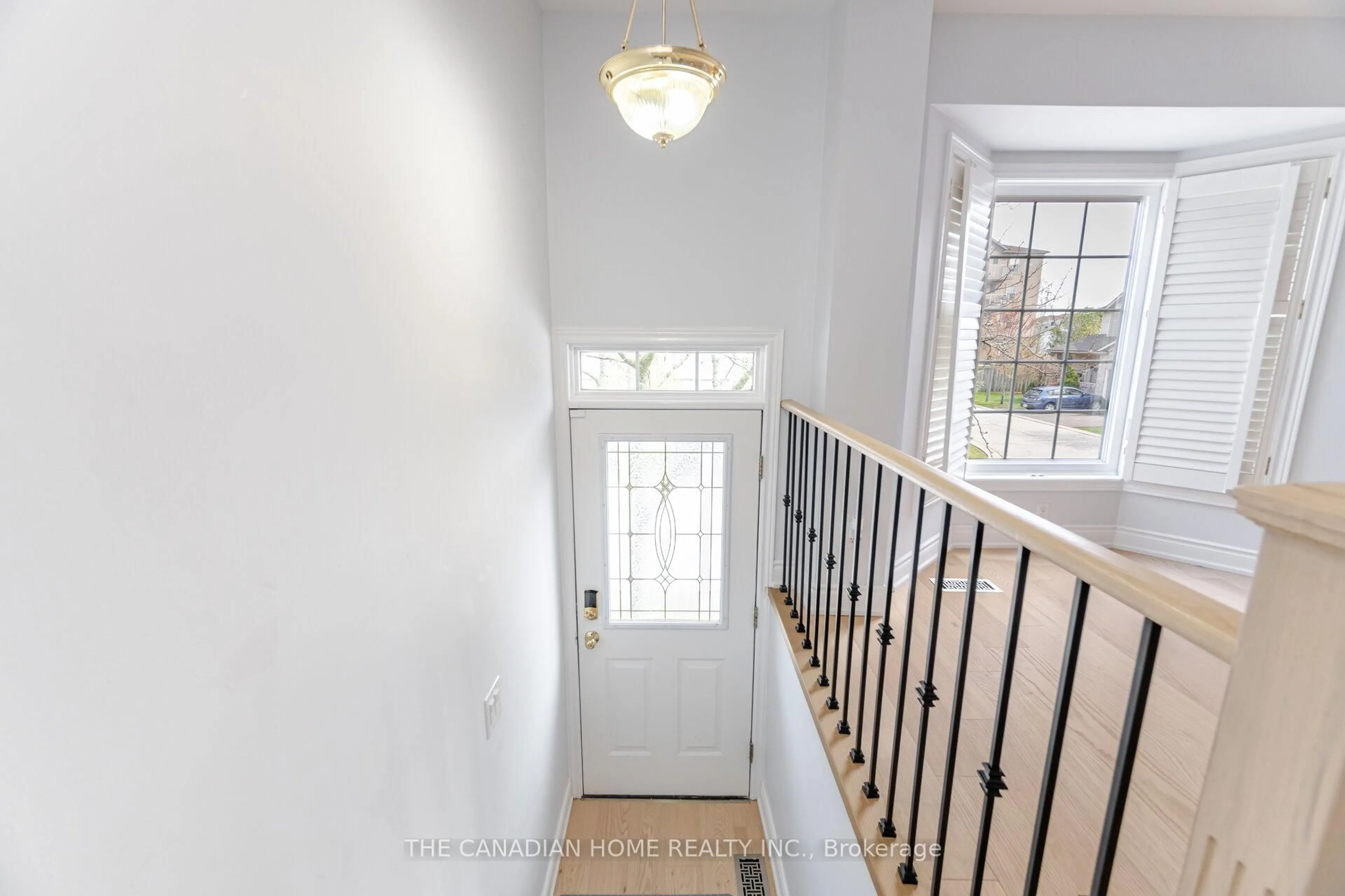 Indoor entryway for 3480 Upper Middle Rd #86, Burlington Ontario L7M 4S1