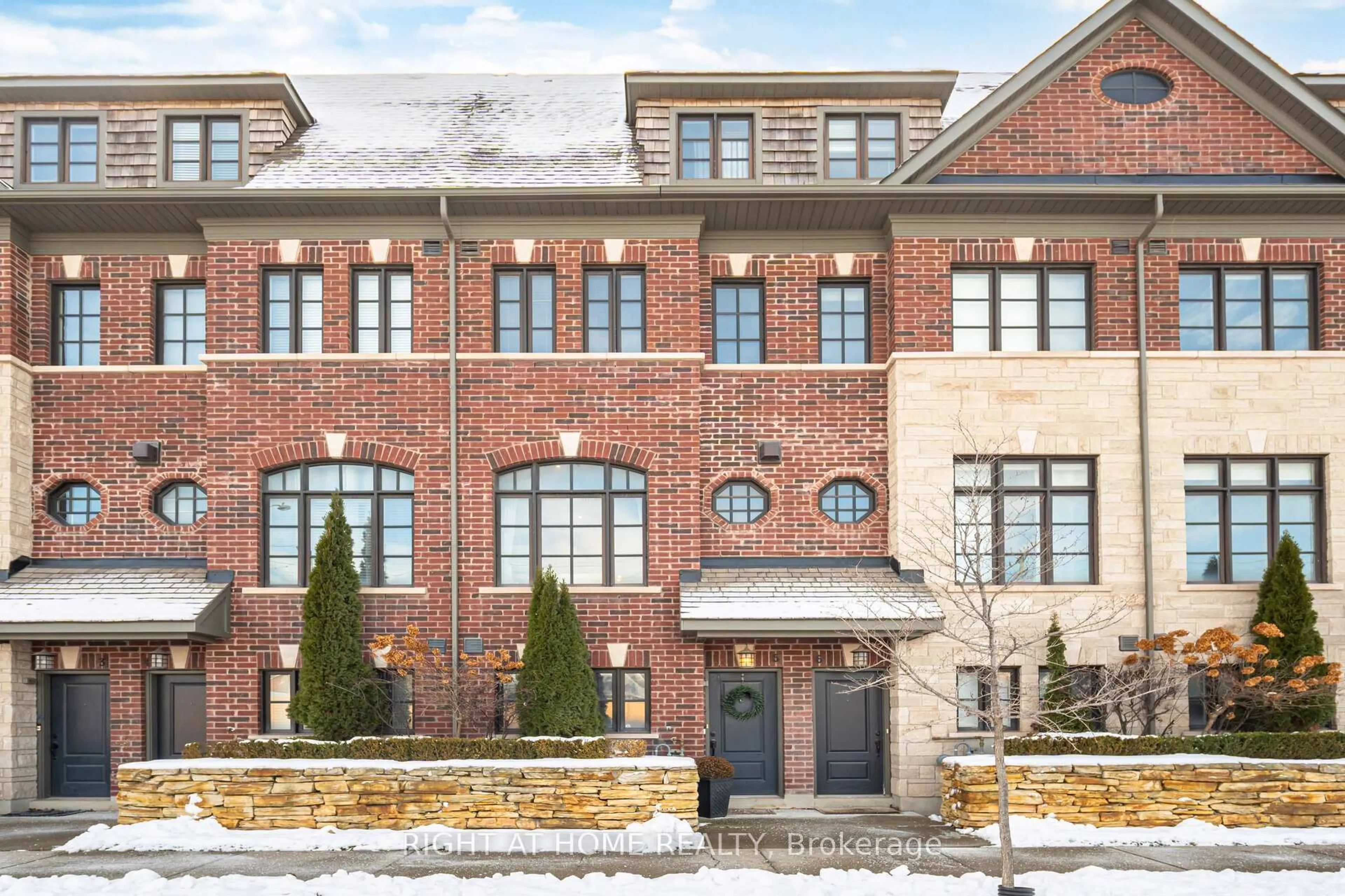 Home with brick exterior material, building for 2160 Trafalgar Rd #Unit 5, Oakville Ontario L6H 7H2