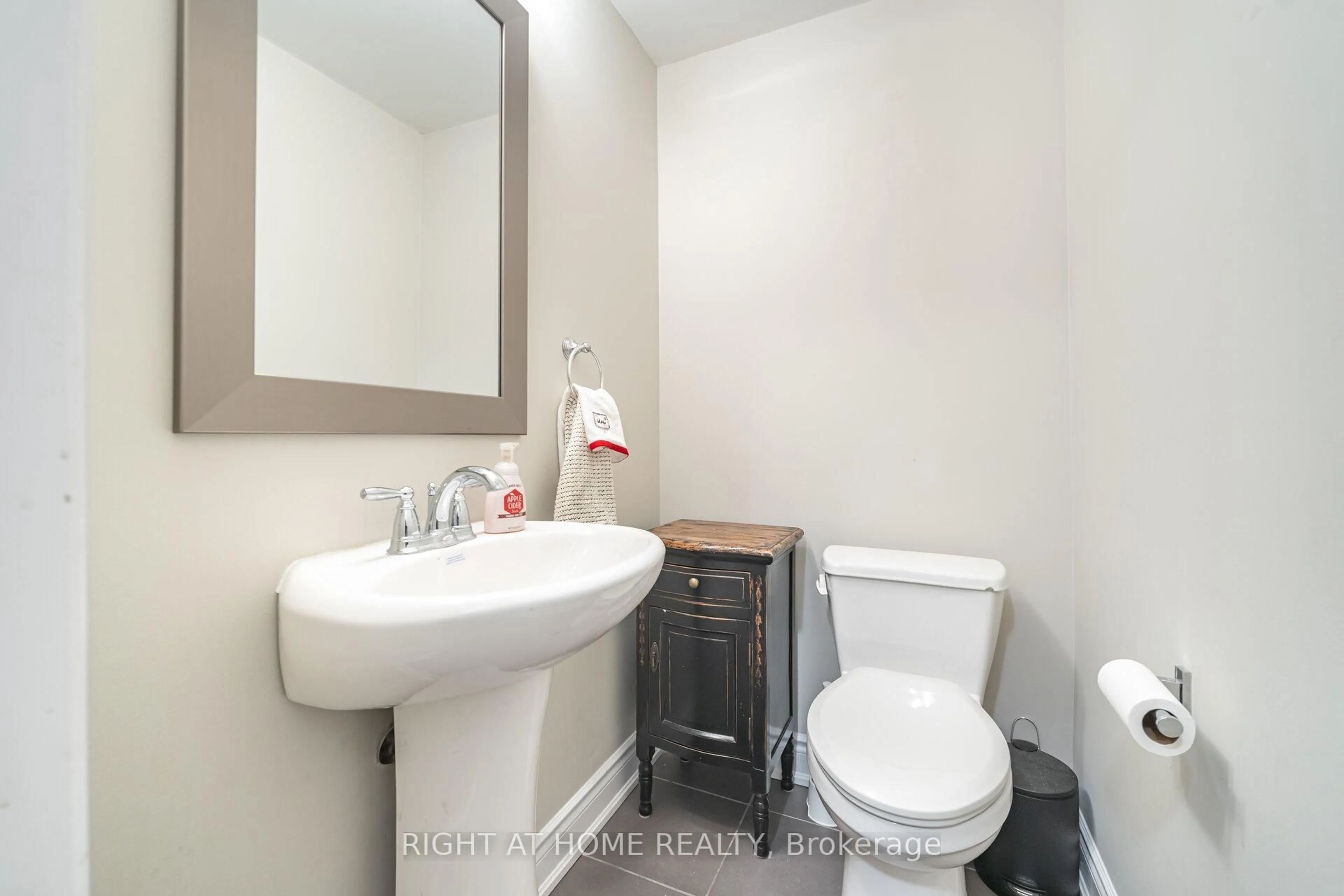 Standard bathroom, unknown for 2160 Trafalgar Rd #Unit 5, Oakville Ontario L6H 7H2