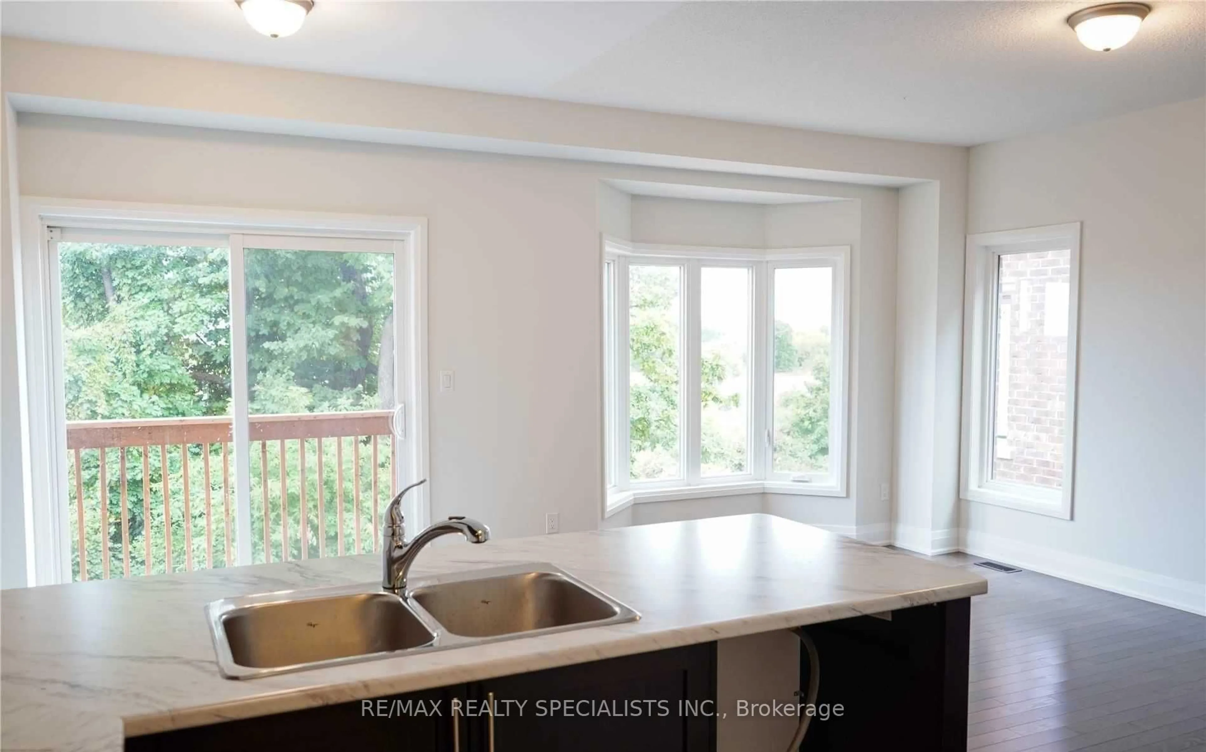 Open concept kitchen, unknown for 15 Dalbeattie Dr, Brampton Ontario L6Y 6H7